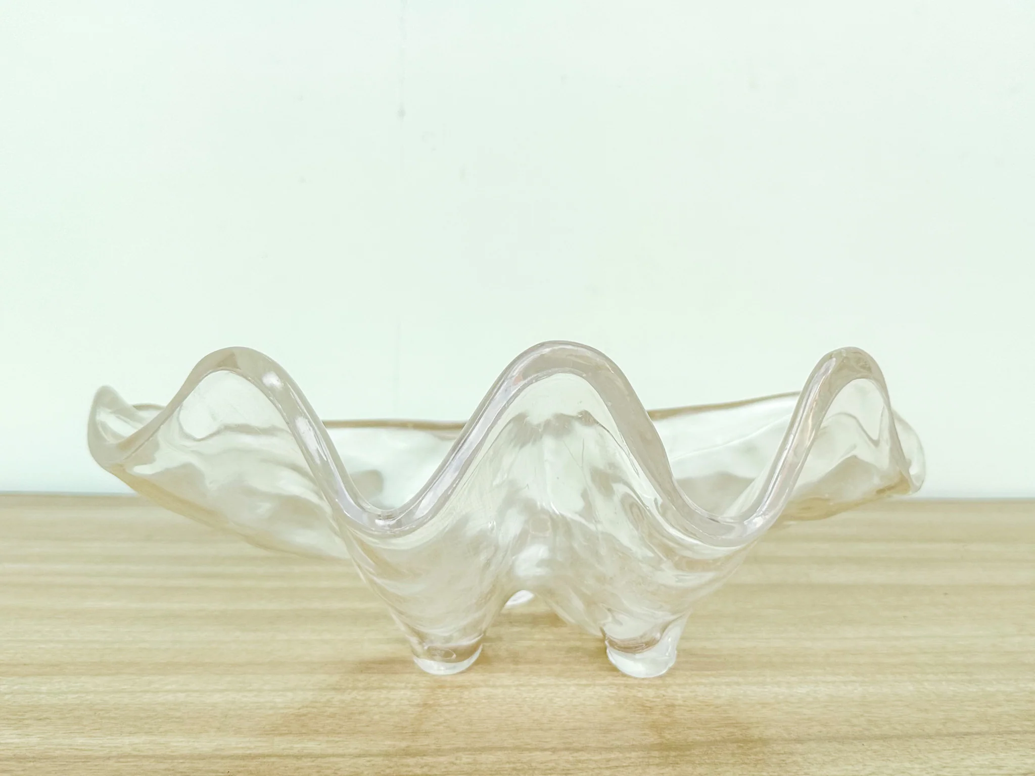 Acrylic Clam Bowl and Six Dishes - Image 3