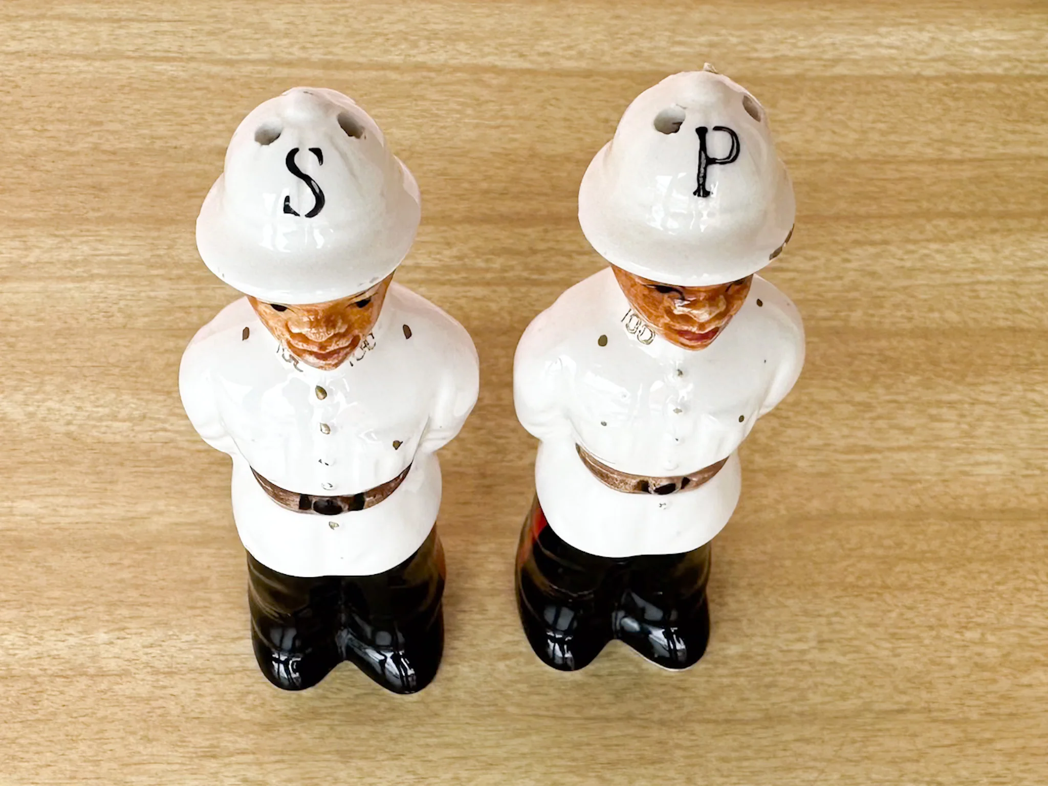 Bahamian Police Salt and Pepper Set - Image 7