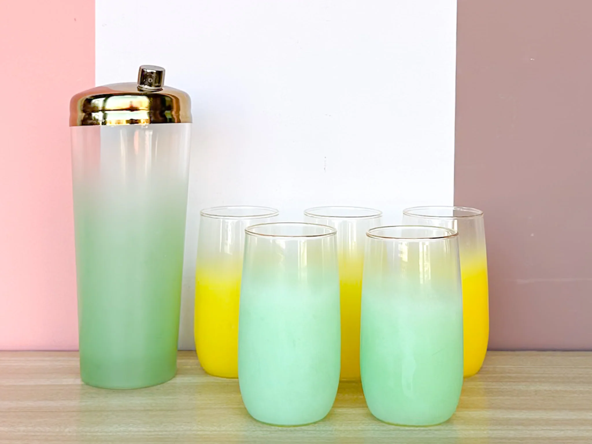 Blendo Cocktail Shaker and Glassware - Image 2