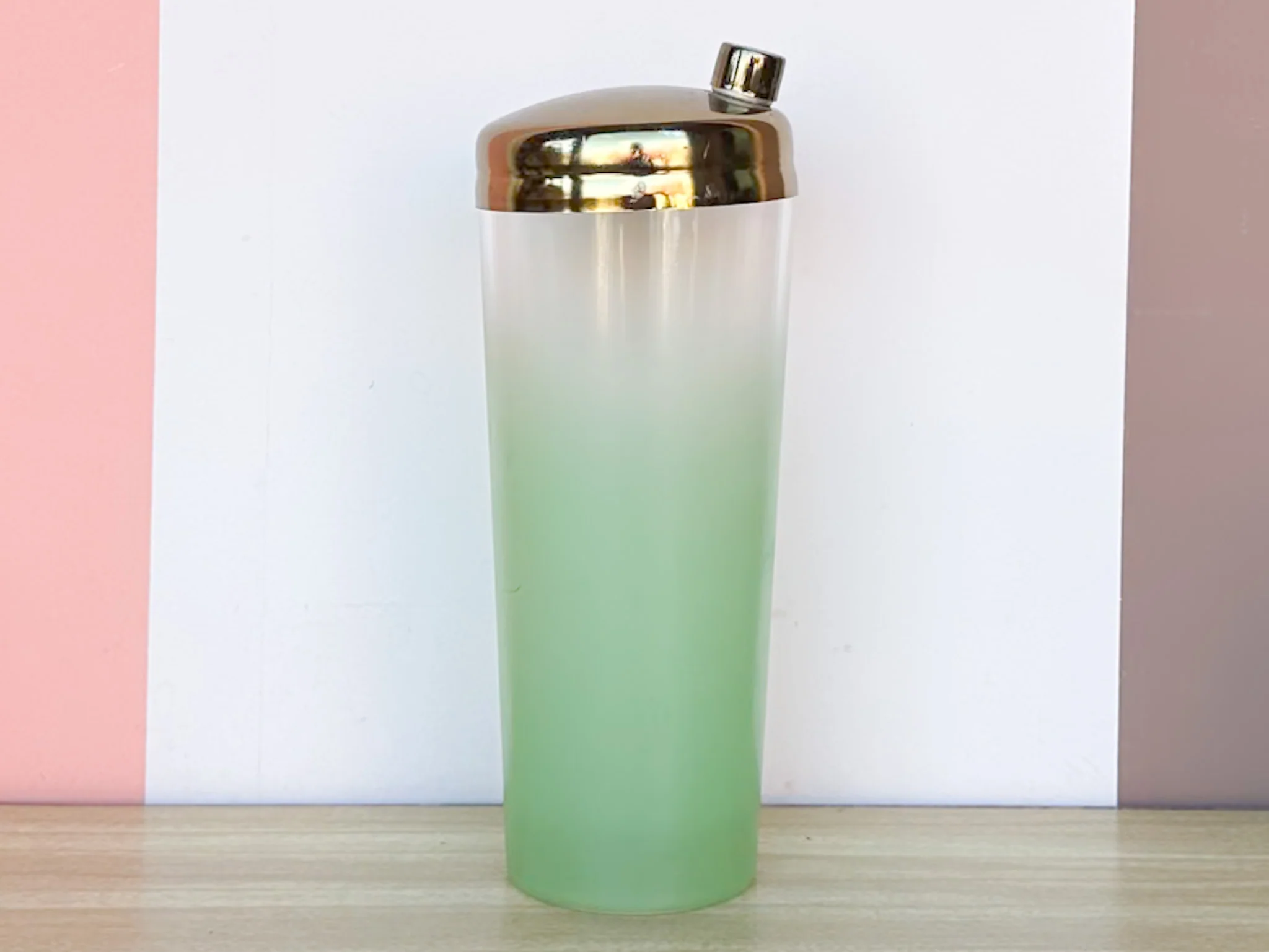 Blendo Cocktail Shaker and Glassware - Image 5