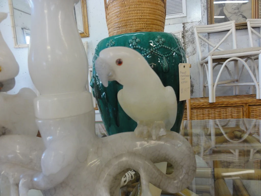 Charming Onyx Cockatoo & Parrot Lamp - Image 14