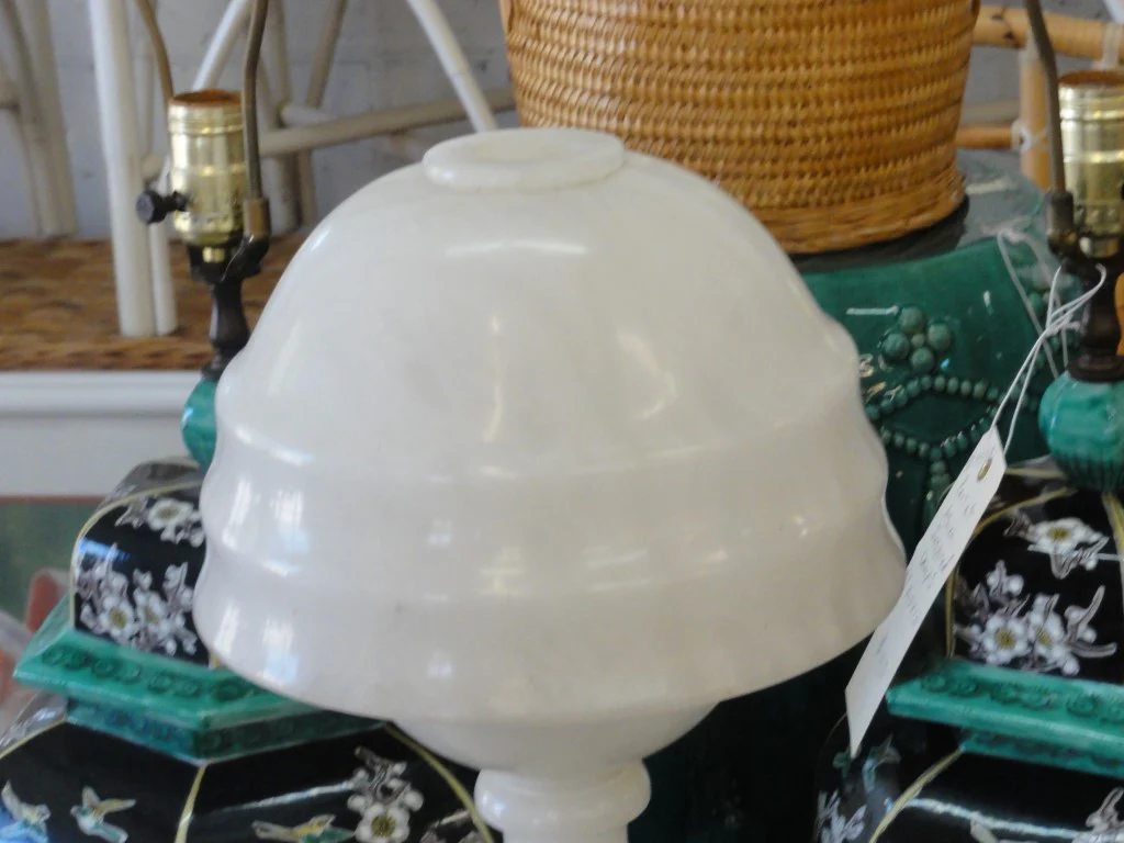 Charming Onyx Cockatoo & Parrot Lamp - Image 7