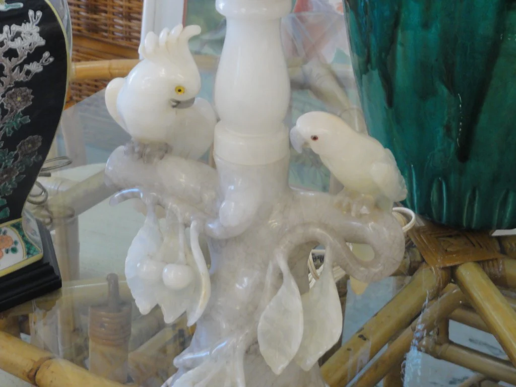Charming Onyx Cockatoo & Parrot Lamp - Image 9