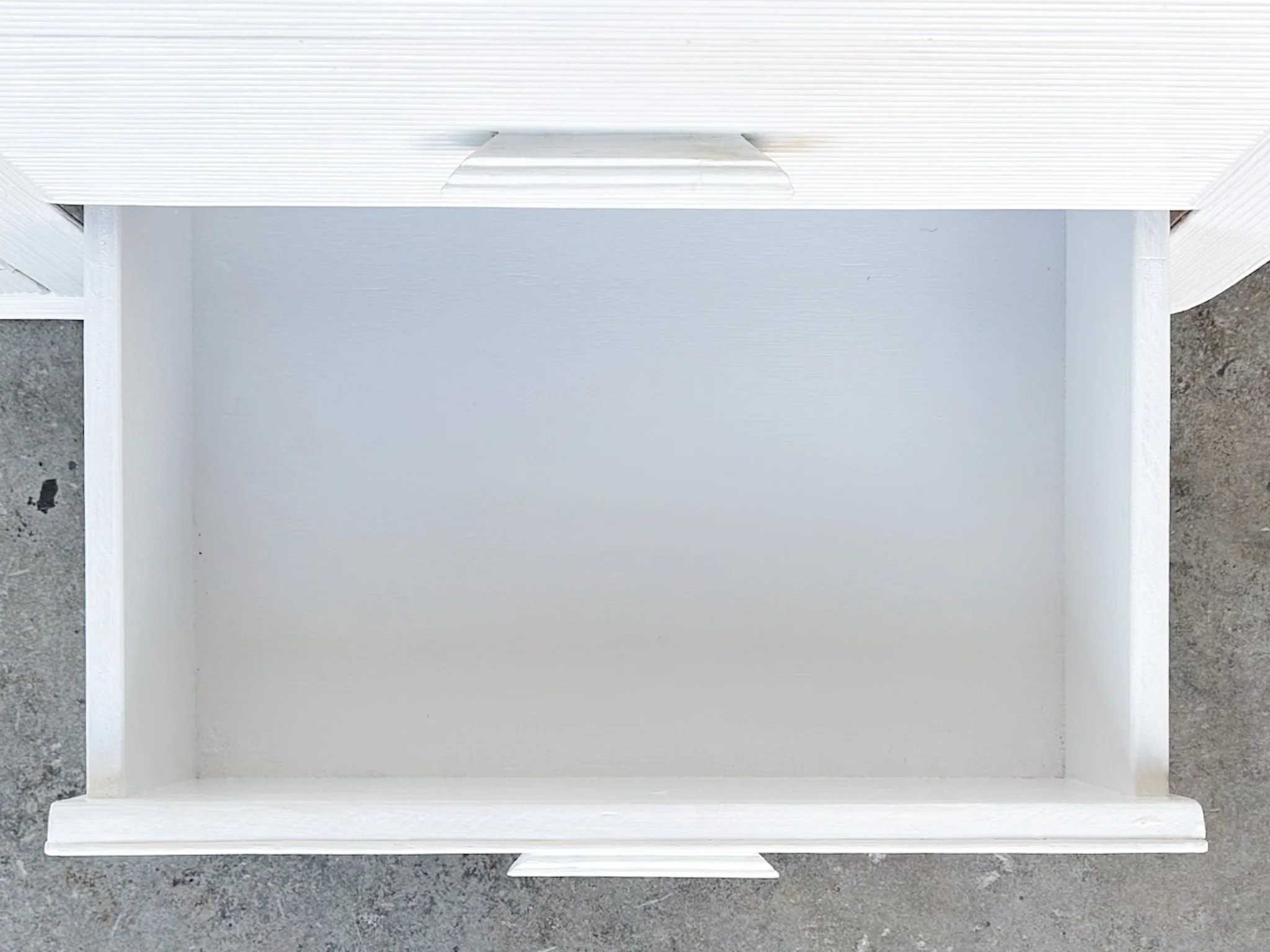 Coastal Chic Pencil Reed Dresser - Image 6