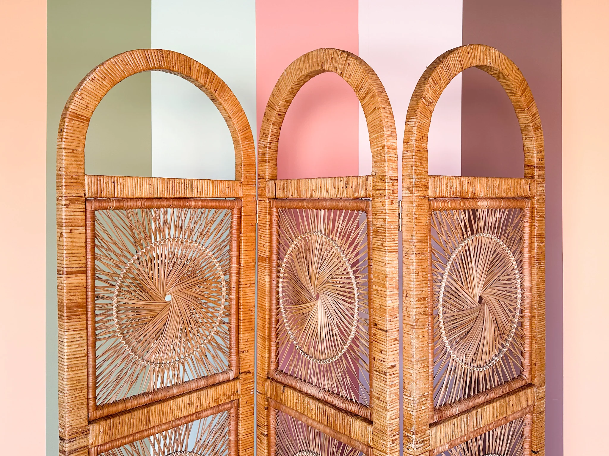 Coastal Rattan Arch Screen - Image 11