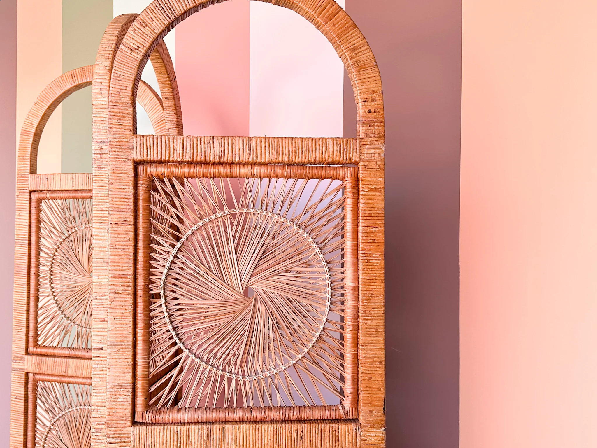 Coastal Rattan Arch Screen - Image 3