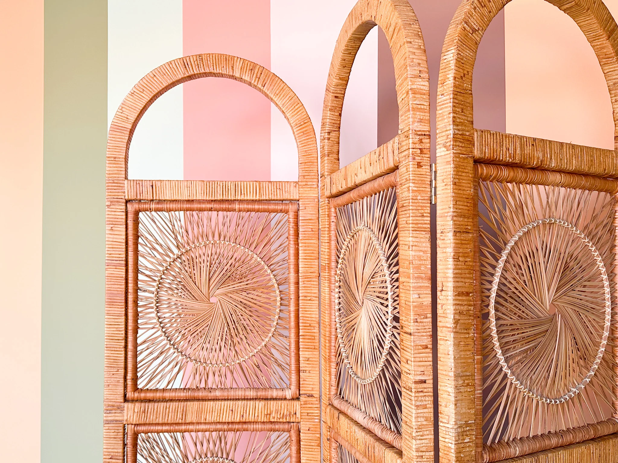 Coastal Rattan Arch Screen - Image 6