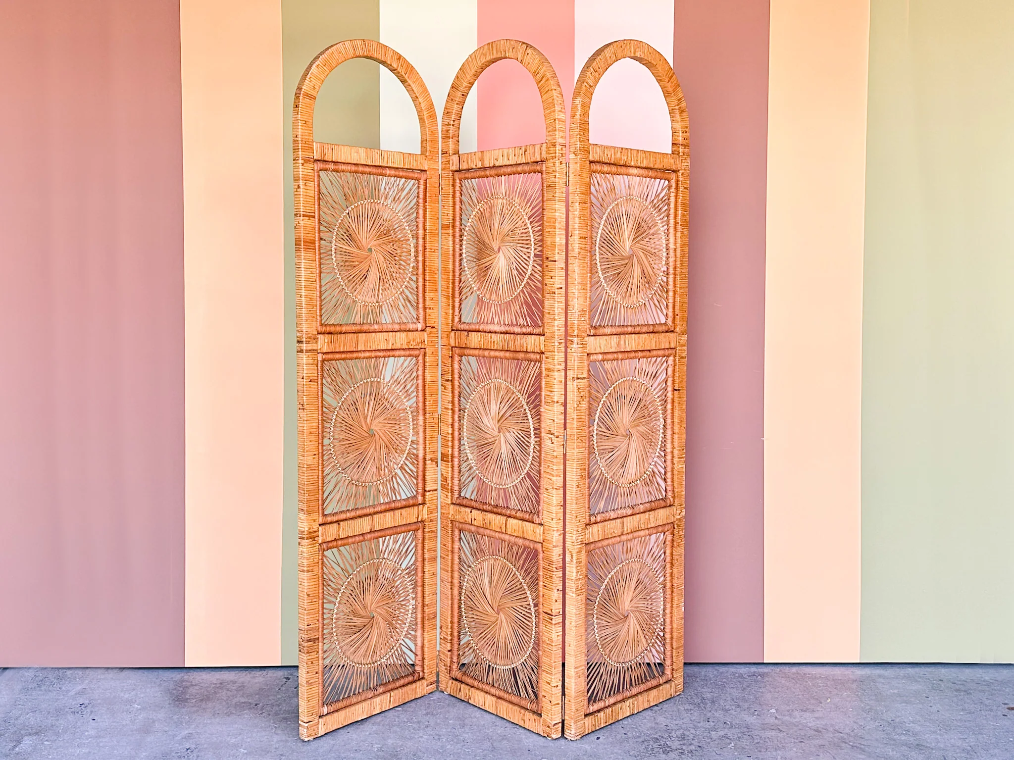 Coastal Rattan Arch Screen - Image 7