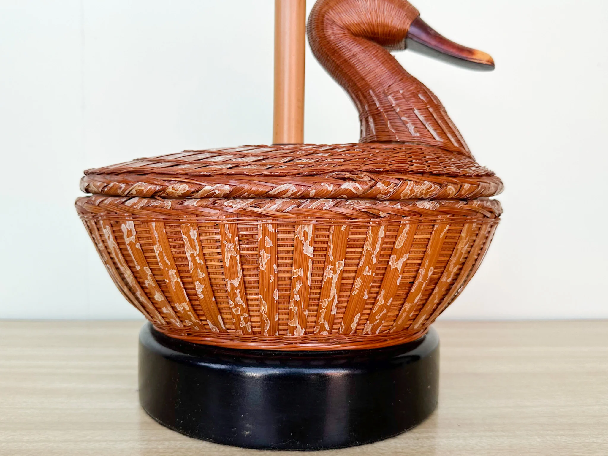 Cute Wicker Duck Lamp - Image 4