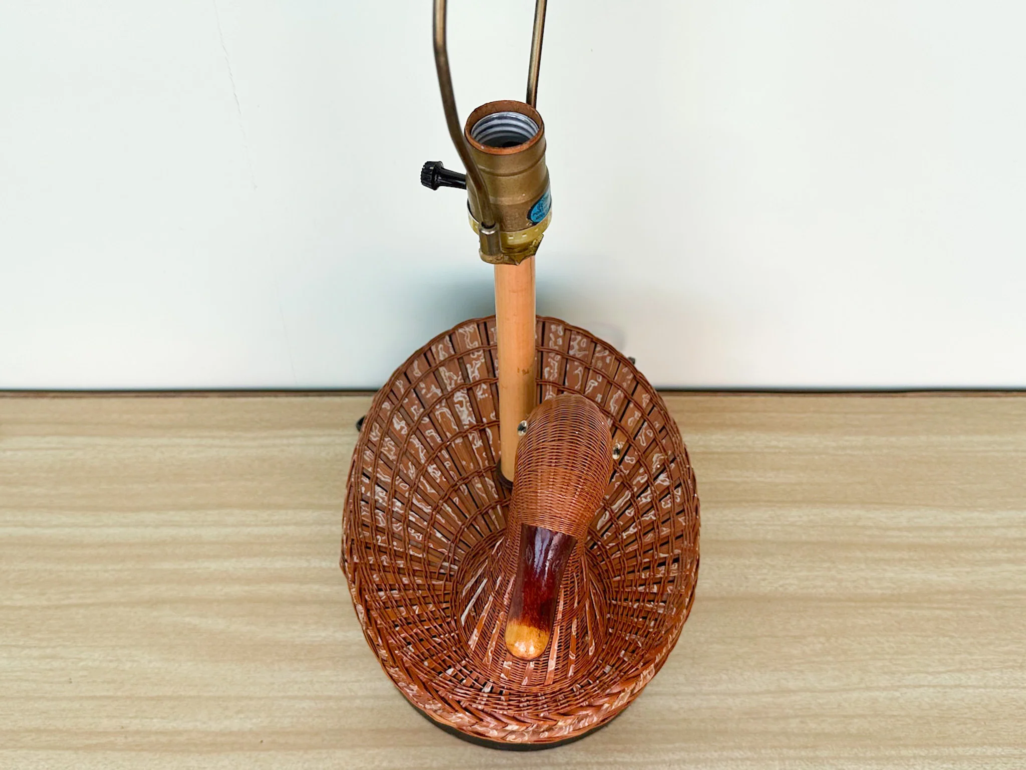 Cute Wicker Duck Lamp - Image 8