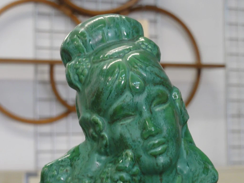 Lovely Emerald Green Lady - Image 4