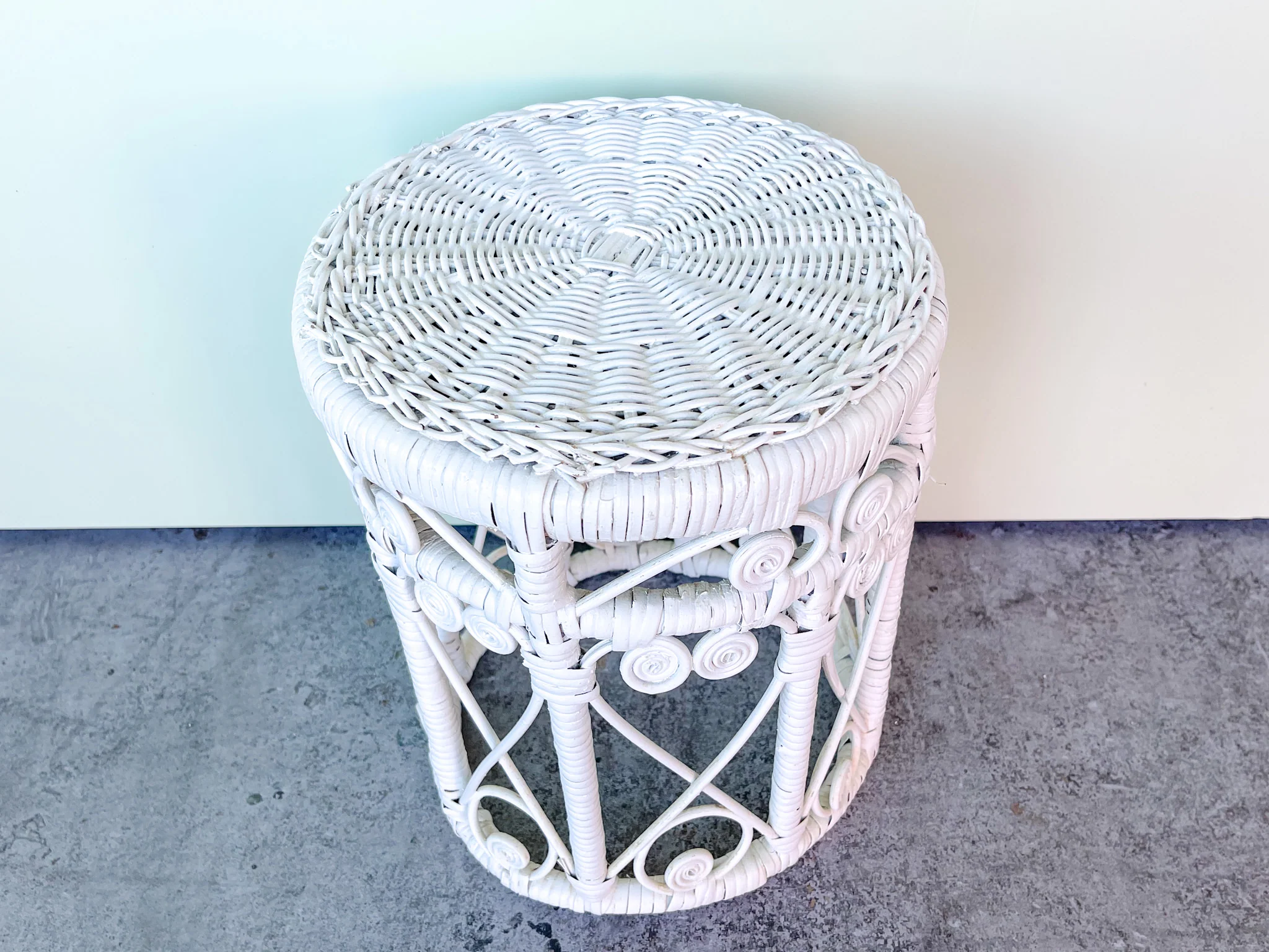 Fiddlehead Wicker Drum Stool - Image 2