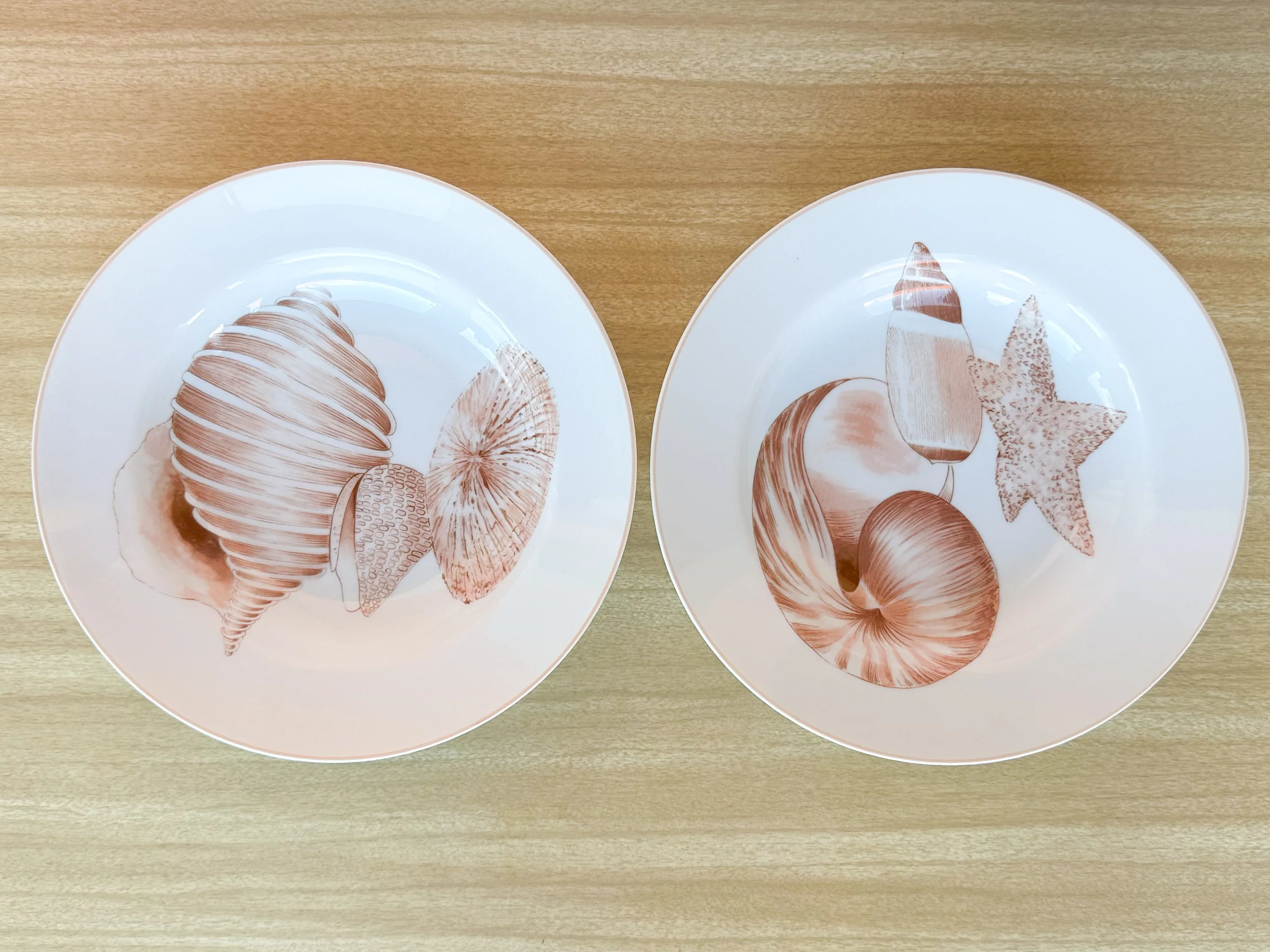 Set of Twenty Four Fitz and Floyd Coquille Dishes - Image 3