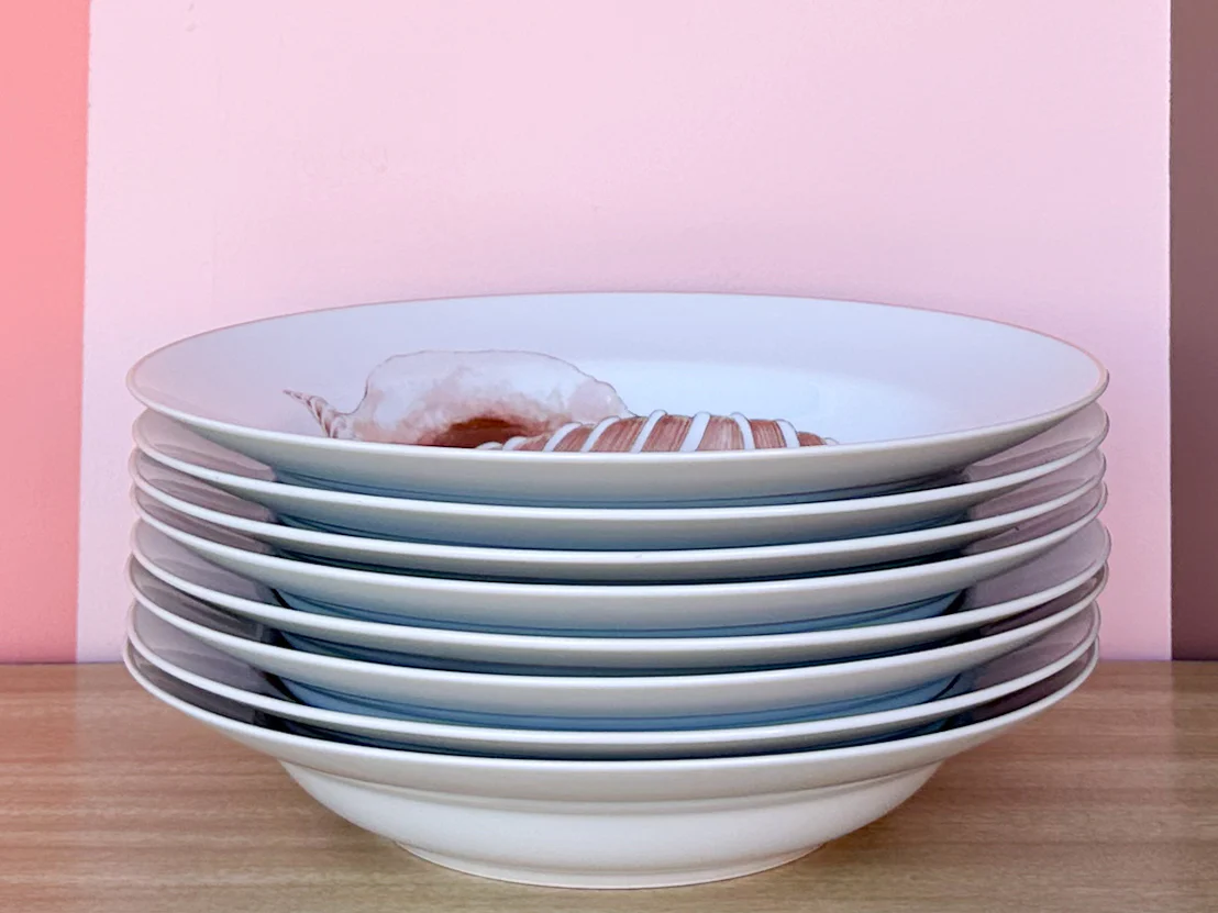 Set of Twenty Four Fitz and Floyd Coquille Dishes - Image 5