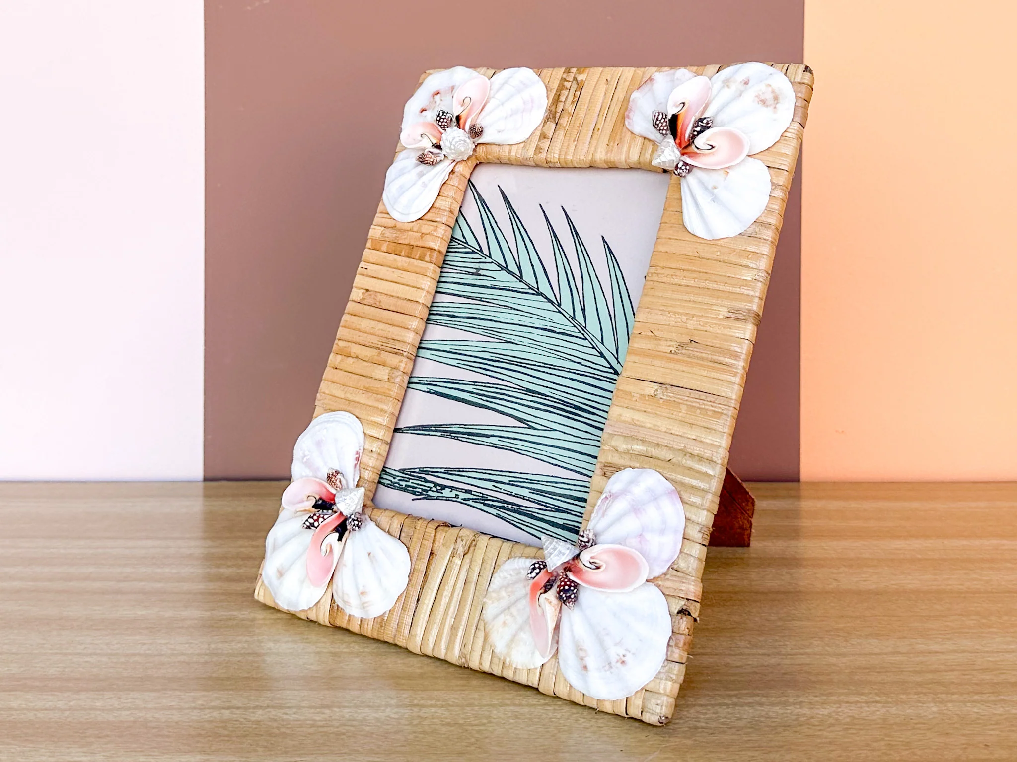 Four Corner Shell Chic Rattan Frame - Image 7