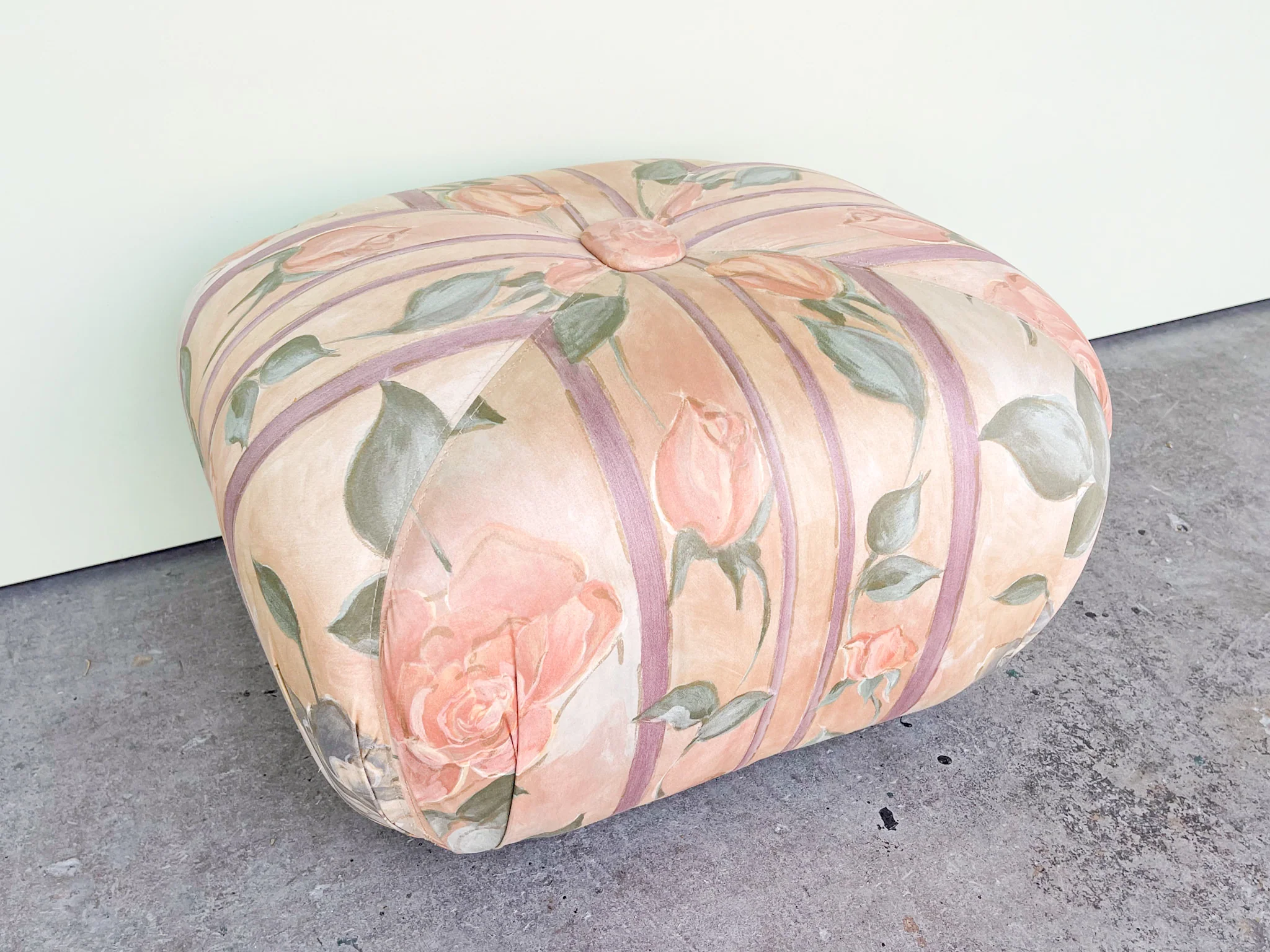 Golden Girls Chic Floral Pouf on Castors - Image 5