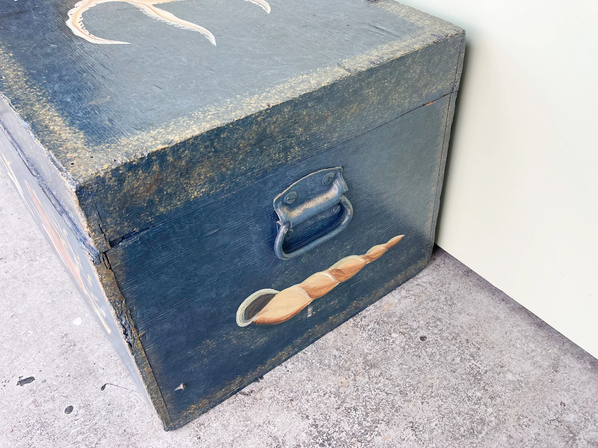 Old Florida Hand Painted Seashell Trunk - Image 7