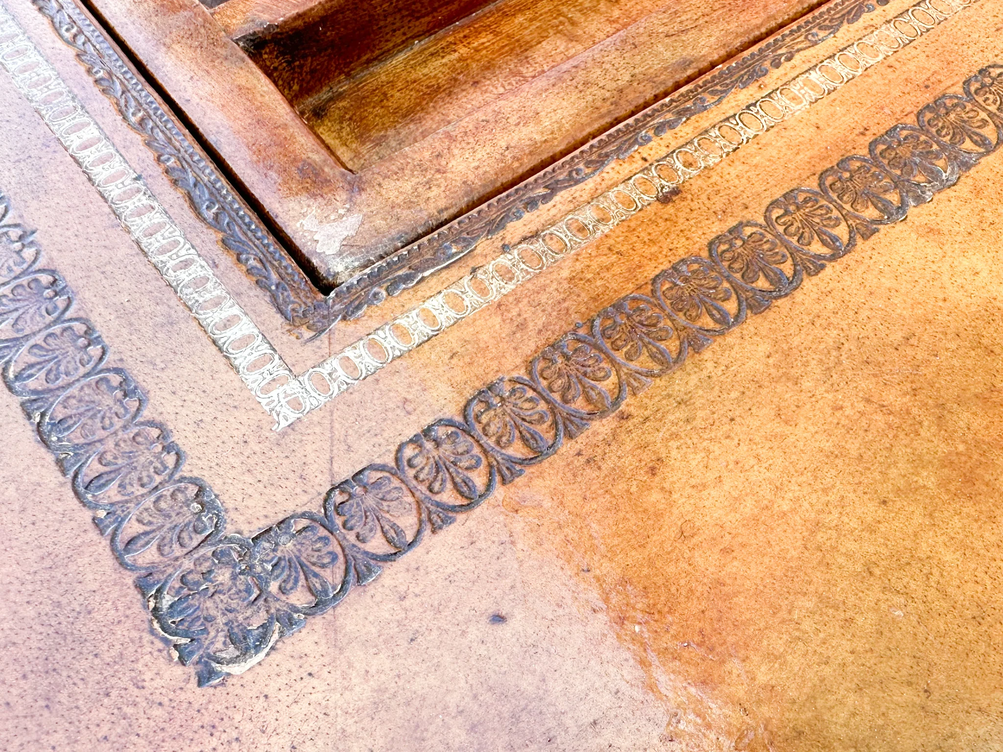 Handsome Leather Backgammon Table - Image 9