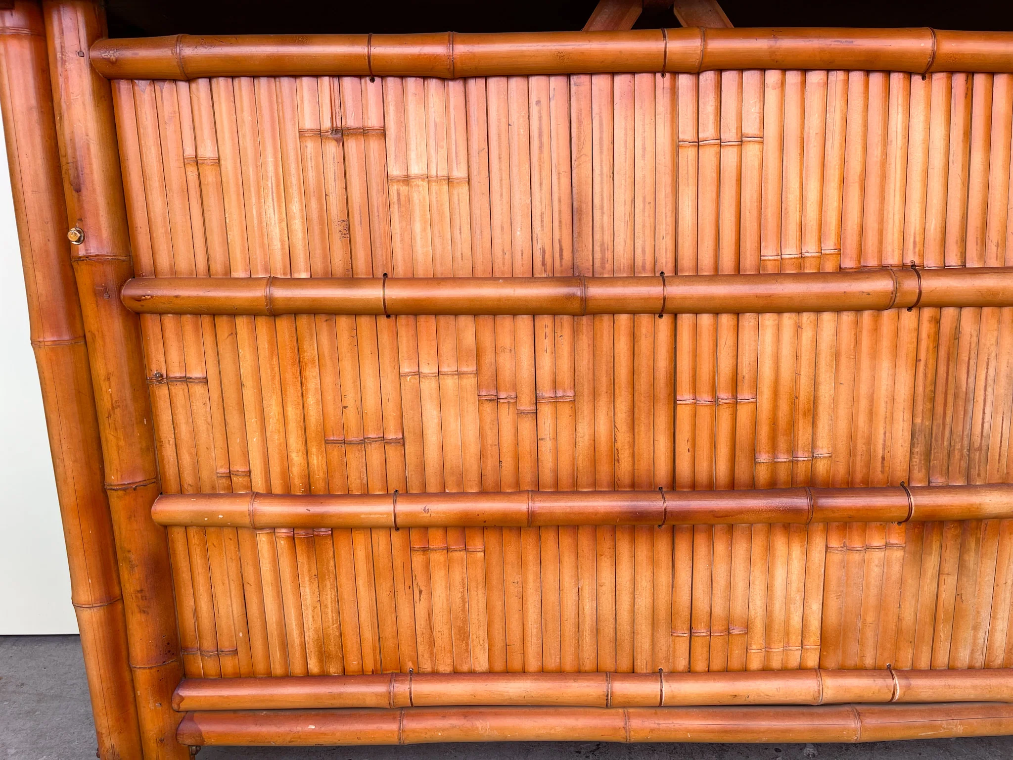 Island Style Bamboo Bar - Image 4