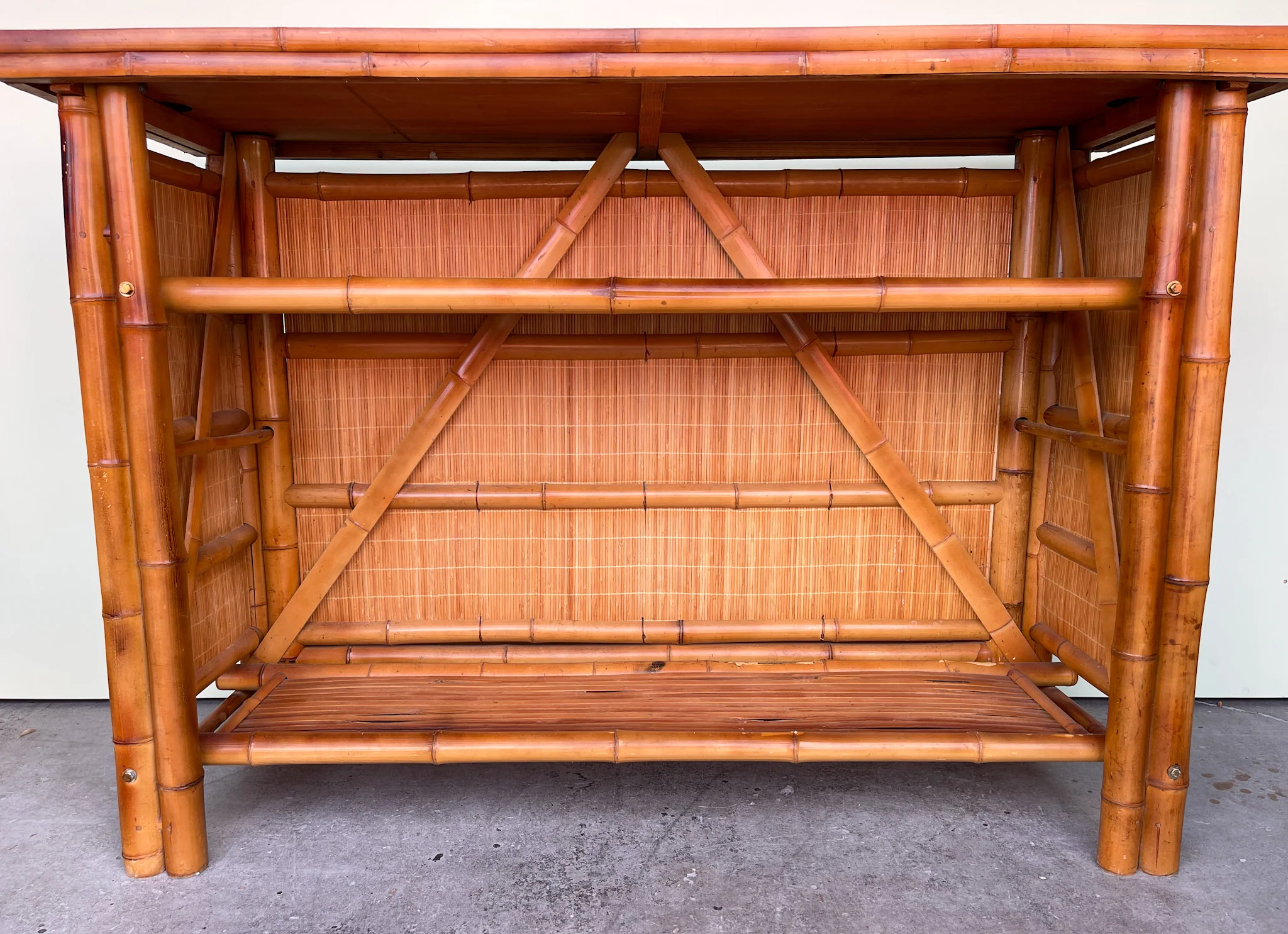 Island Style Bamboo Bar - Image 9
