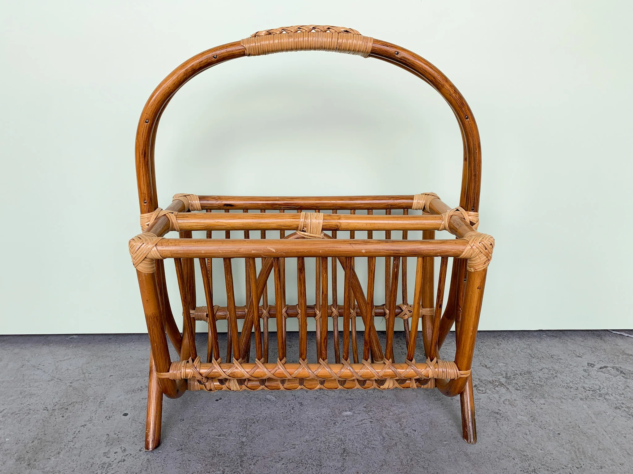 Island Style Magazine Rack