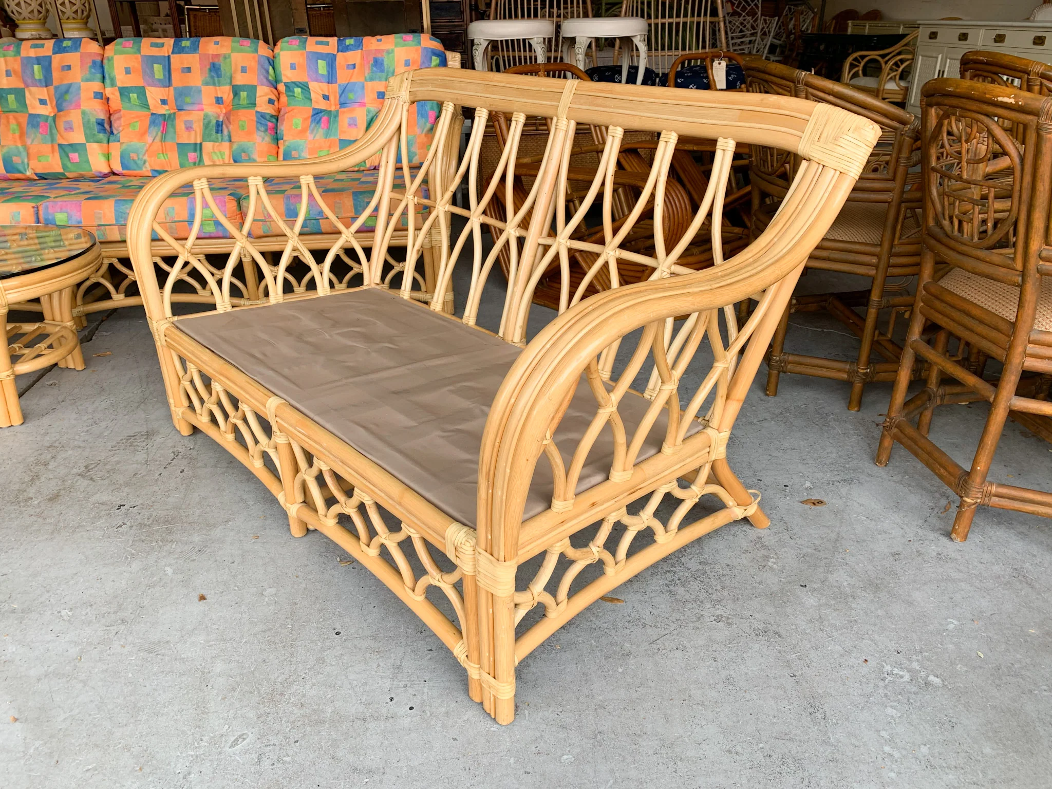 Island Style Rattan Settee - Image 3