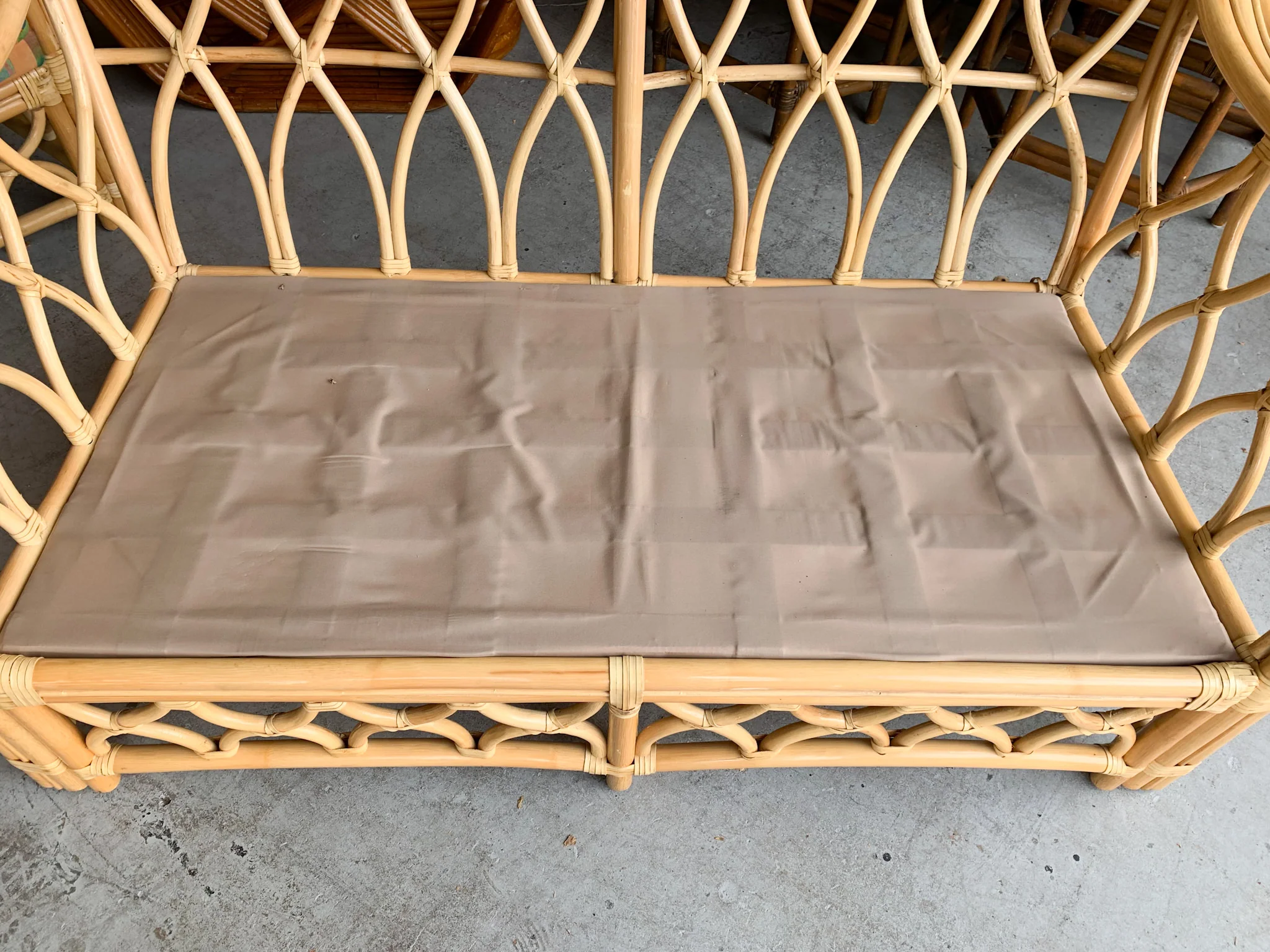 Island Style Rattan Settee - Image 4