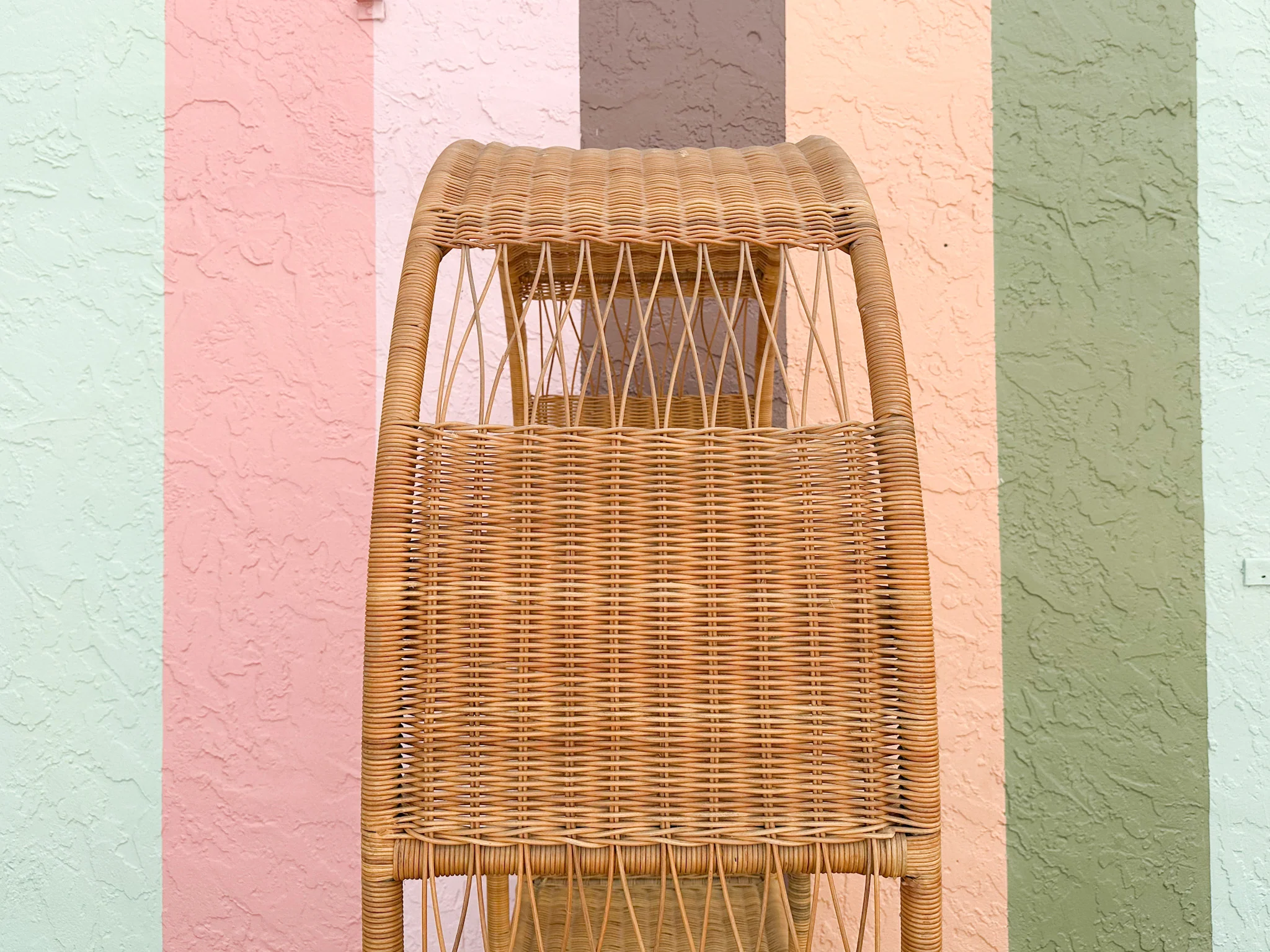 Island Style Wicker Bar - Image 10