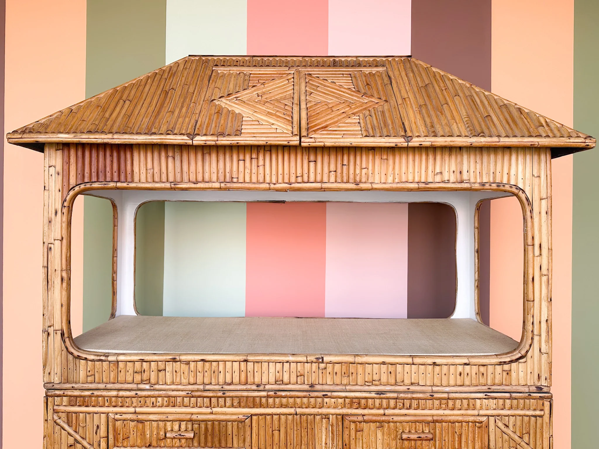 Large Old Florida Style Bamboo Fish Tank Bar - Image 3