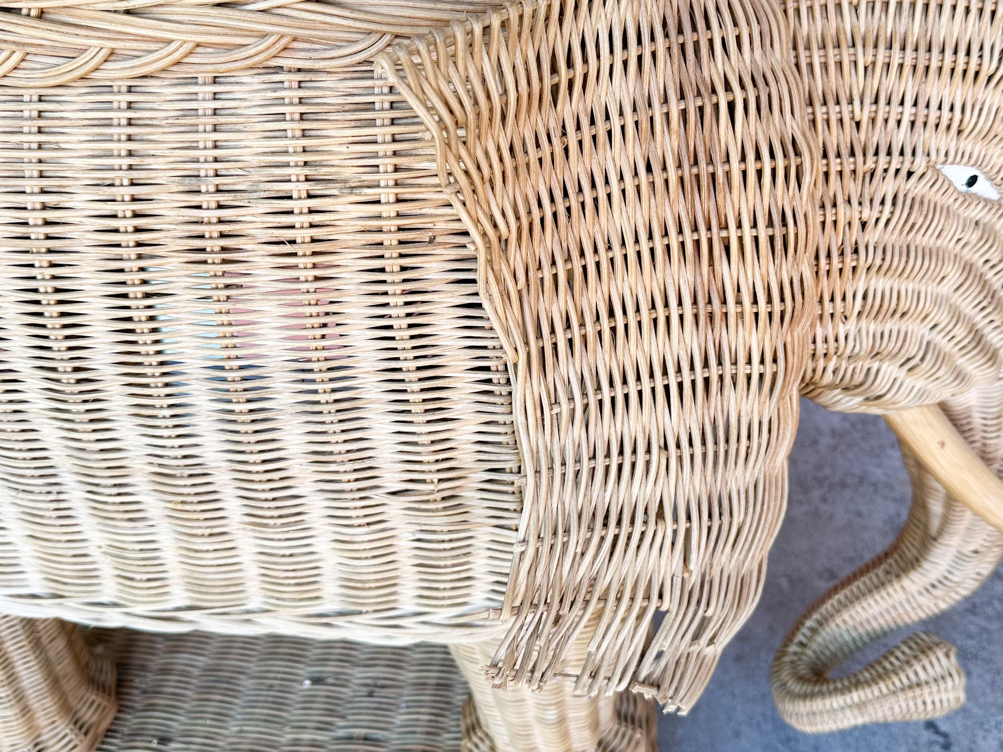 Large Wicker Elephant Garden Seat - Image 9