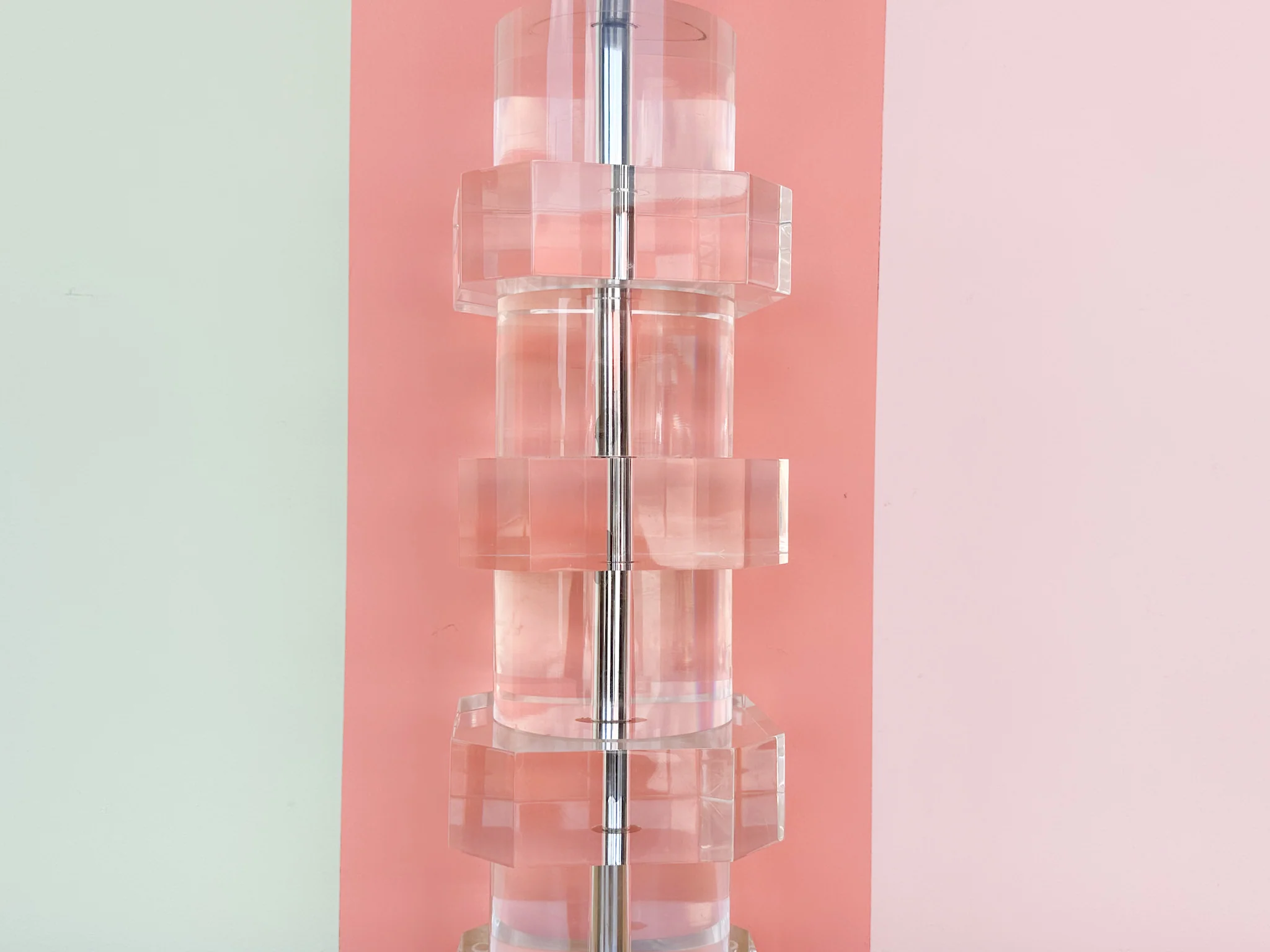 Lovely Lucite Lamp - Image 3