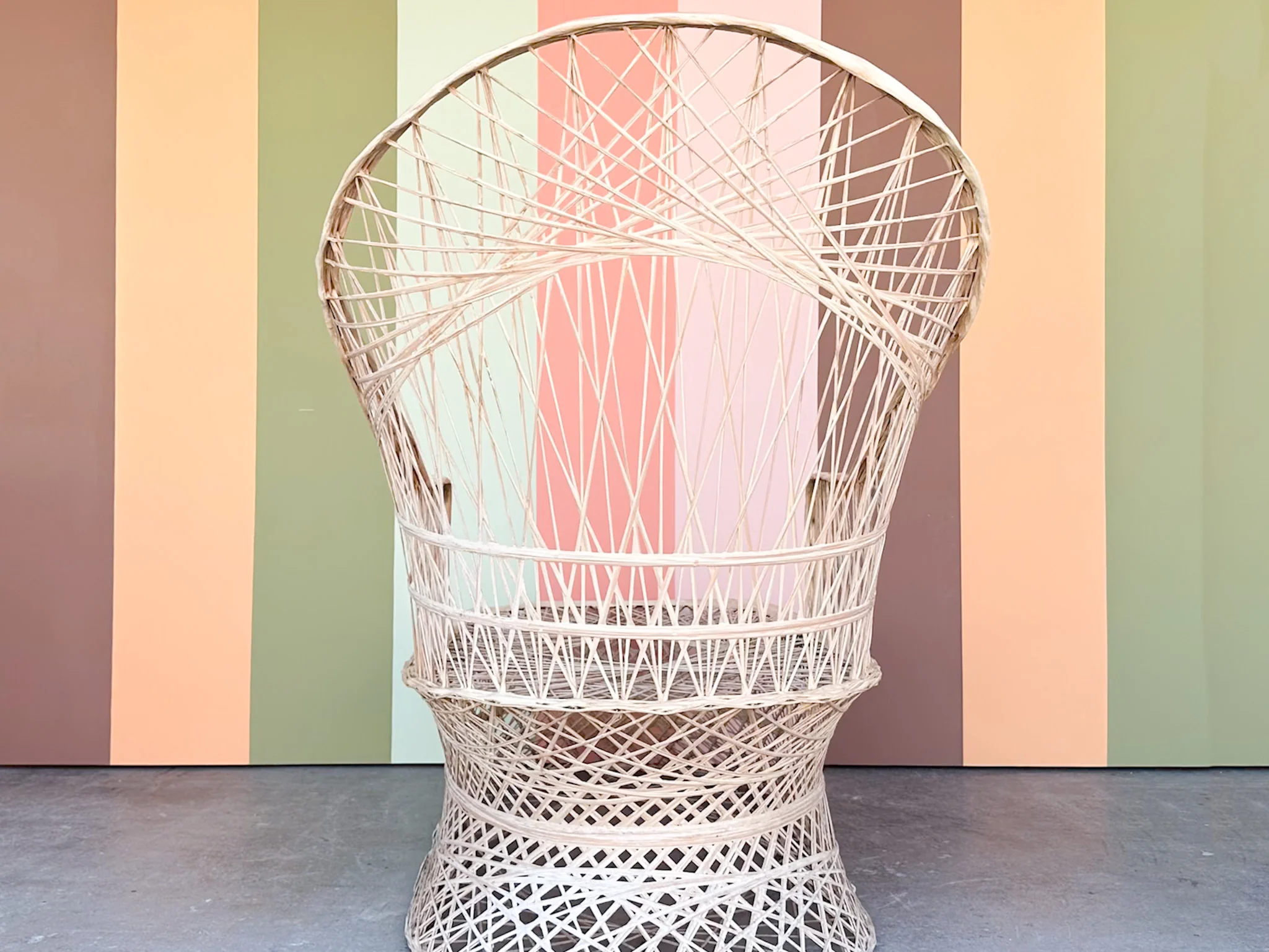 Marbled Pink Webspun Chaise - Image 2