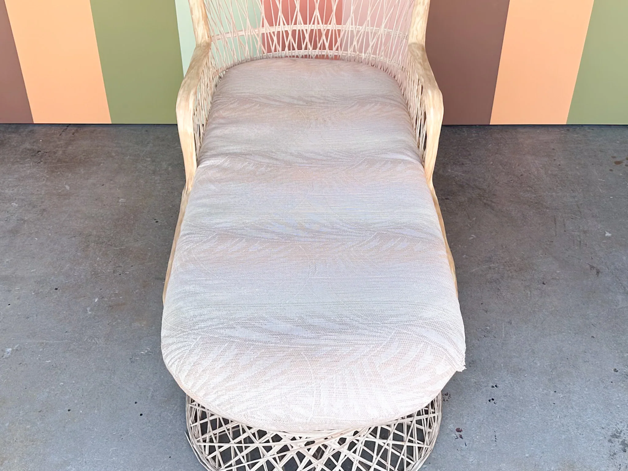 Marbled Pink Webspun Chaise - Image 6