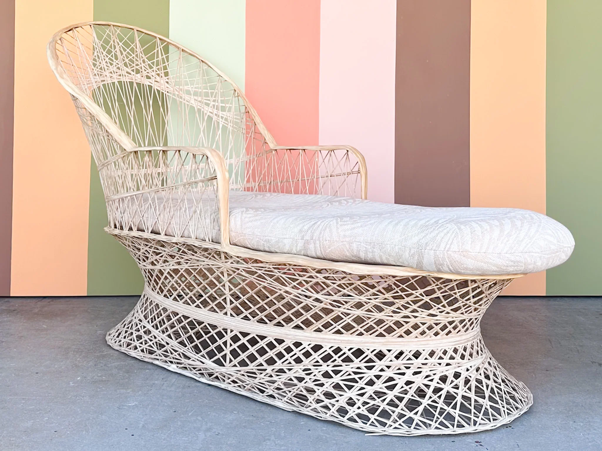 Marbled Pink Webspun Chaise - Image 7