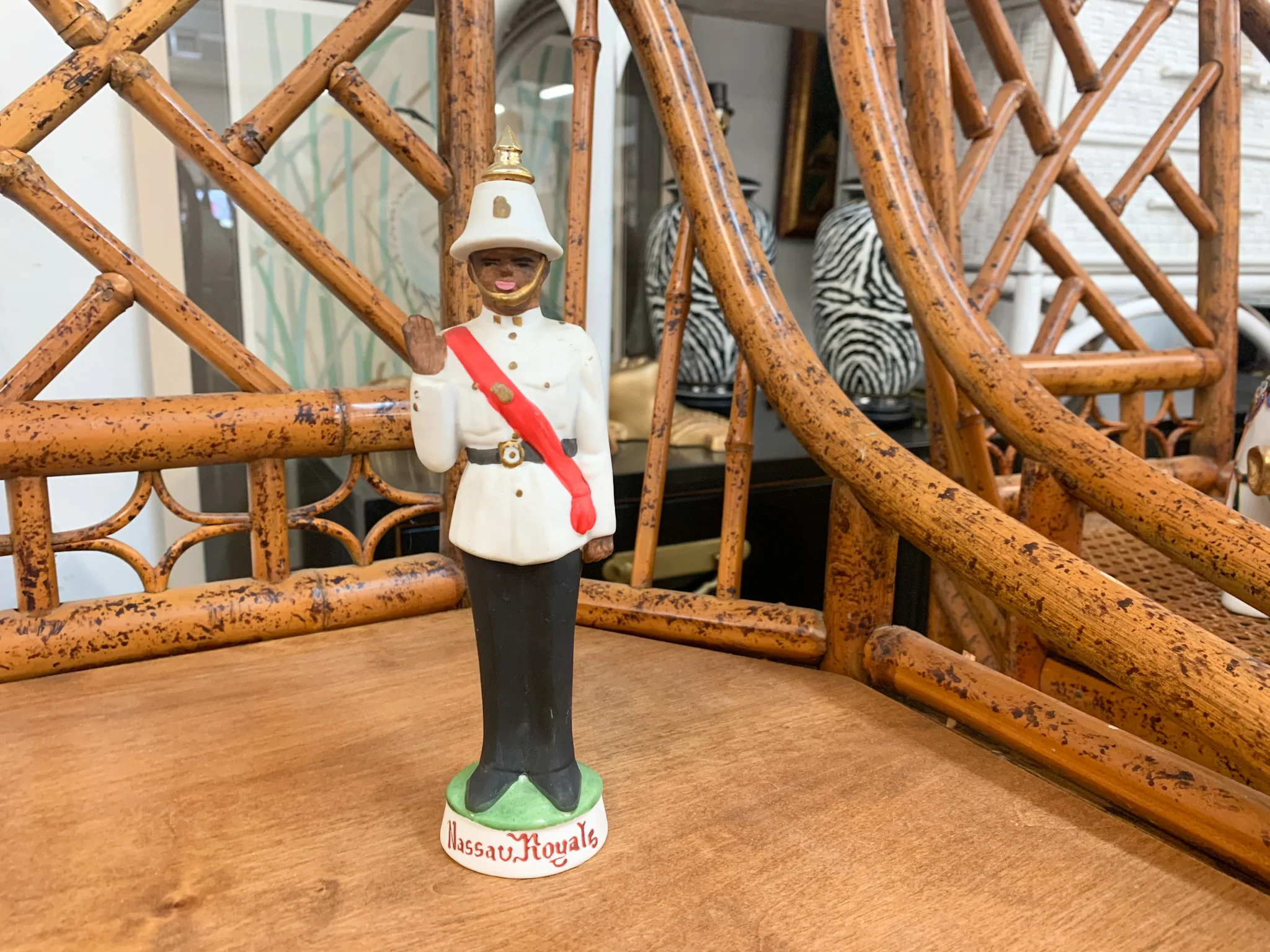 Mini Bahama Policeman
