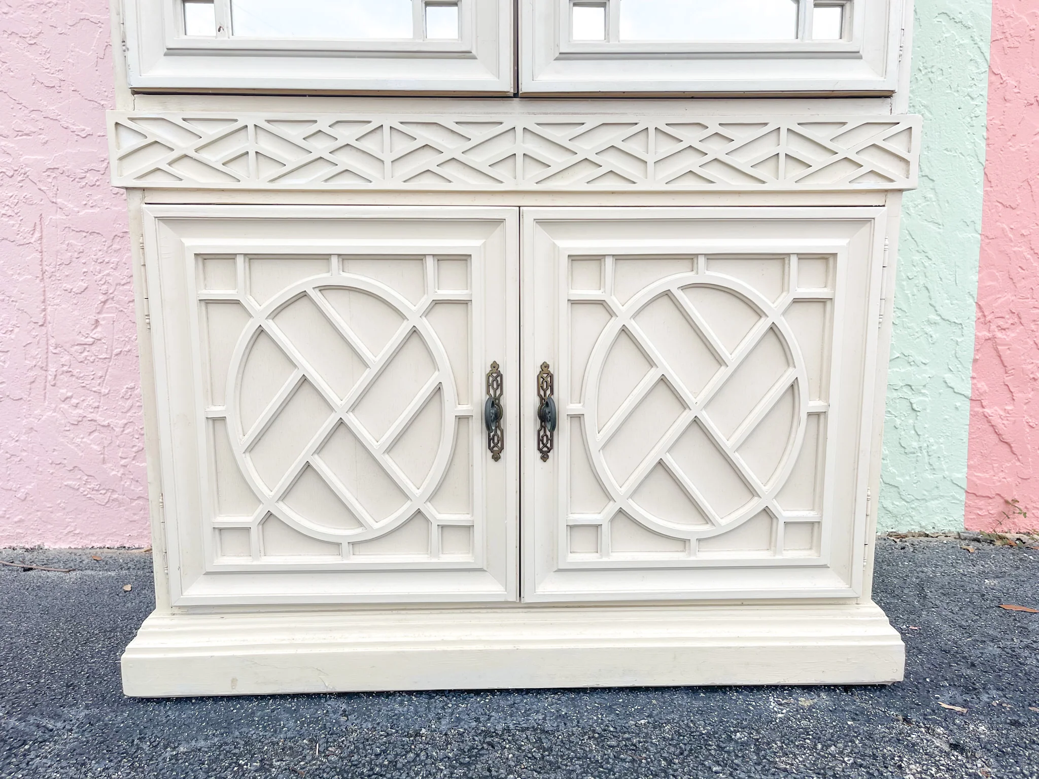 Mirrored Fretwork Pagoda Bar - Image 3