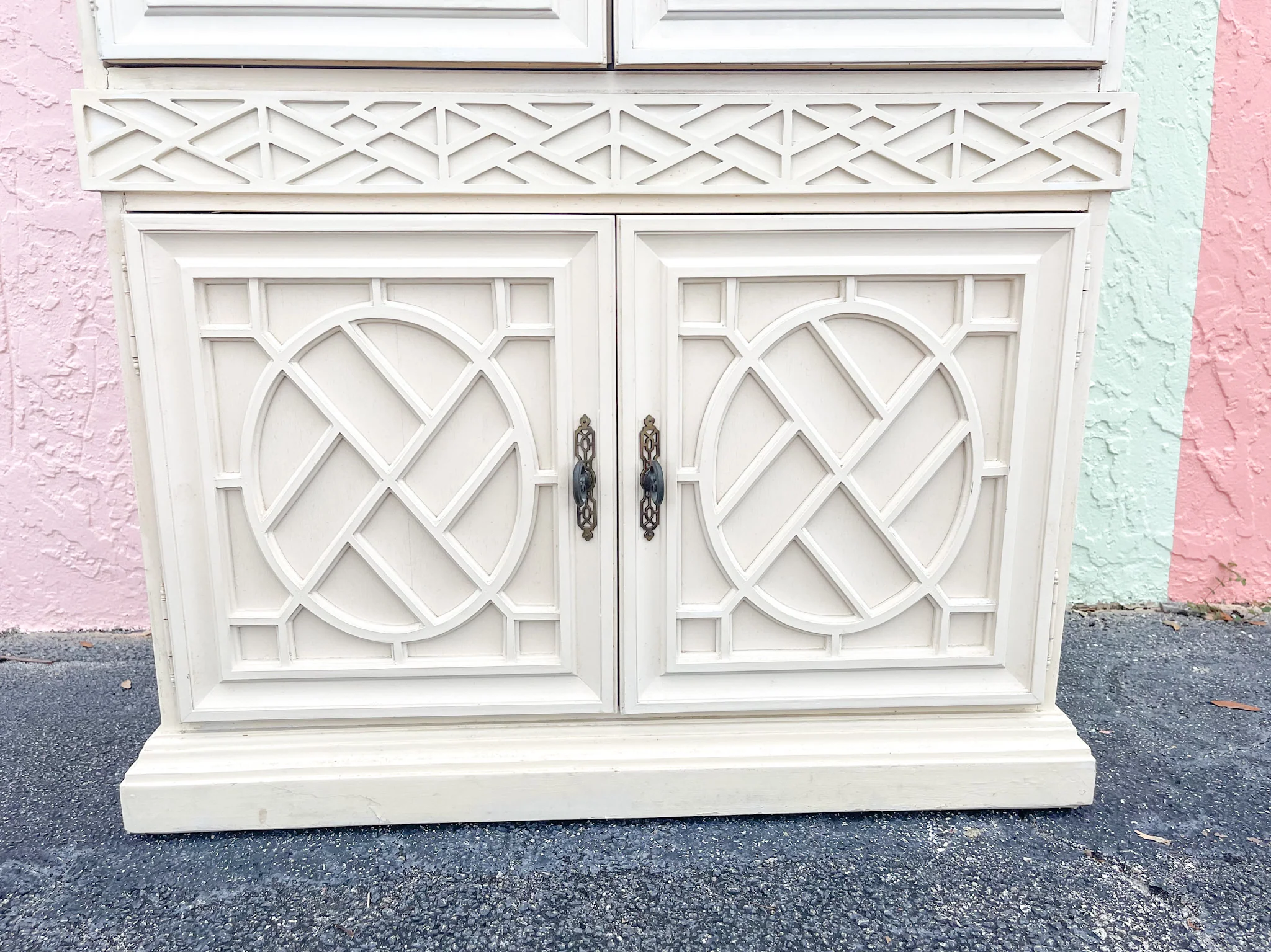 Mirrored Fretwork Pagoda Bar - Image 5