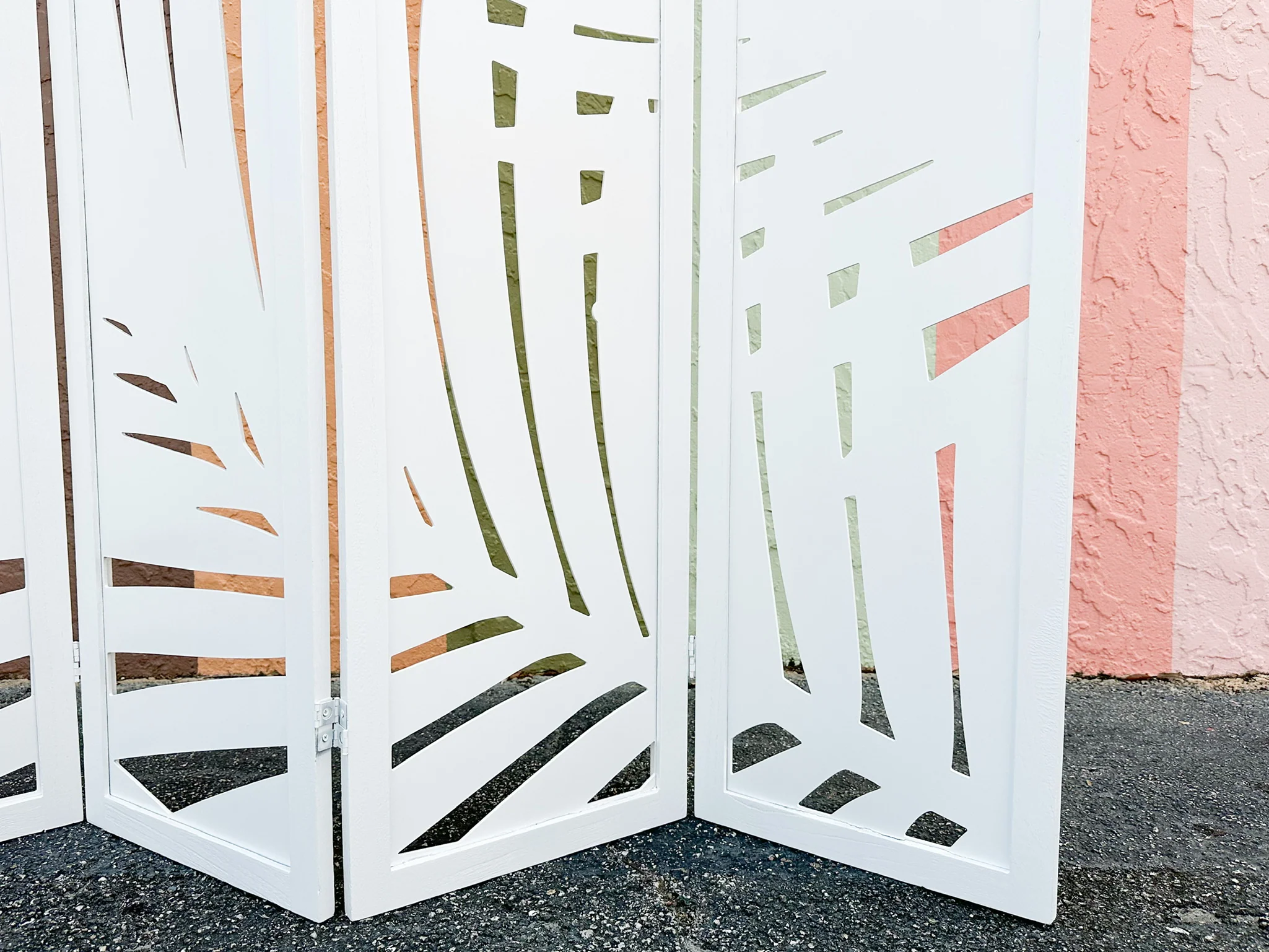 Modern Palm Cut Out Screen - Image 9