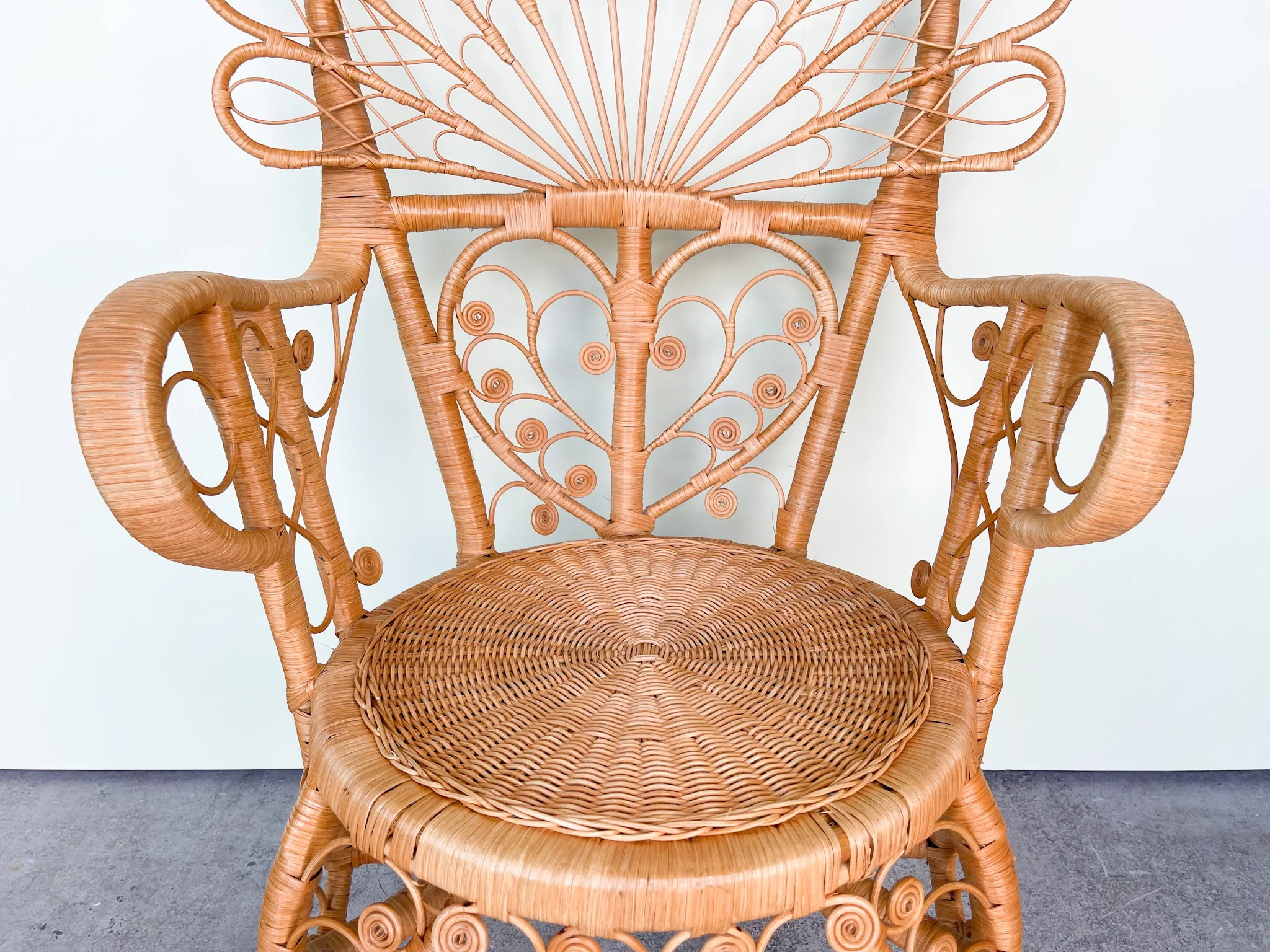 Natural Sweetheart Fiddlehead Wicker Peacock Chair - Image 3