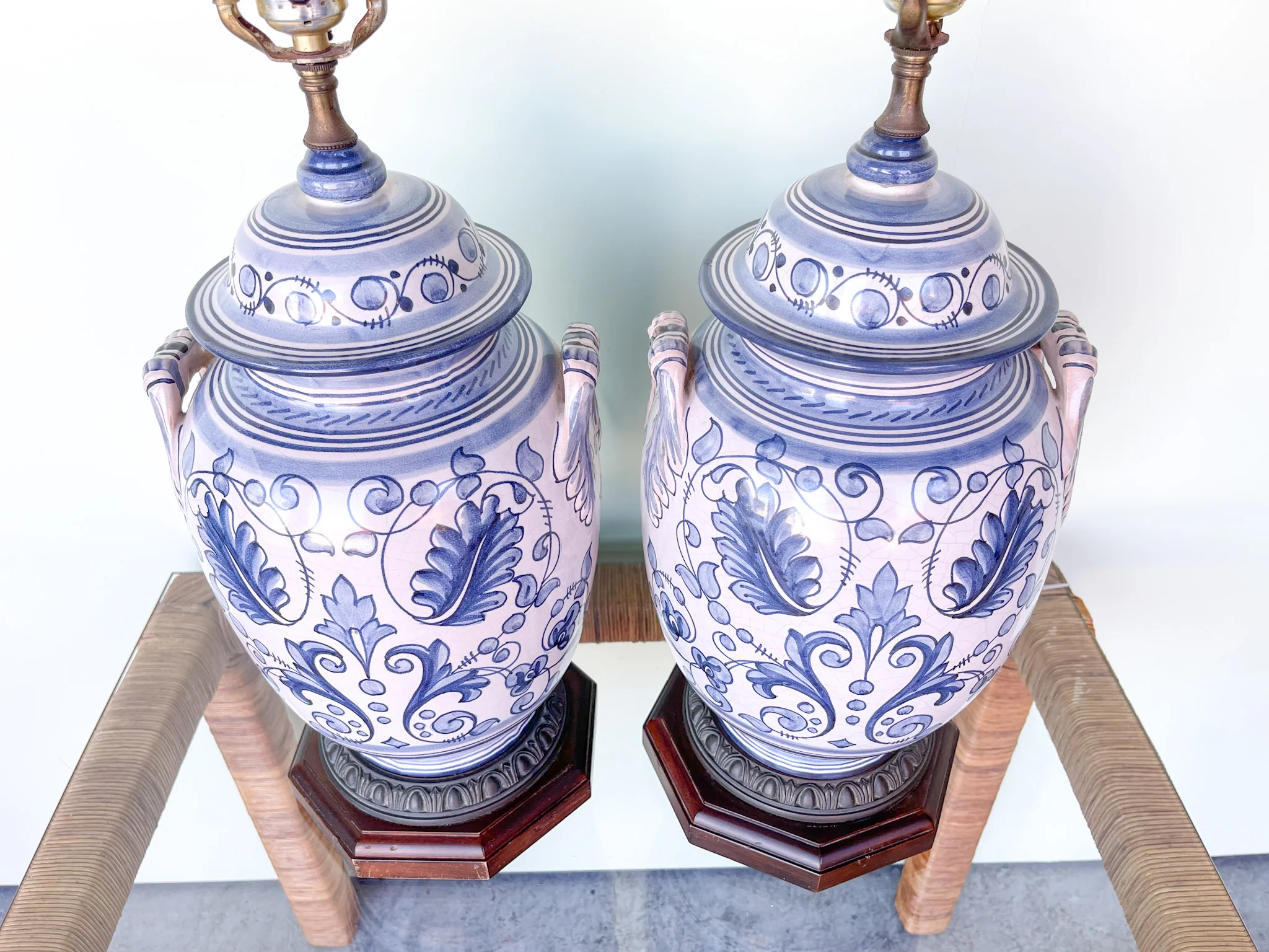 Pair of Blue and White Ceramic Lamps - Image 7