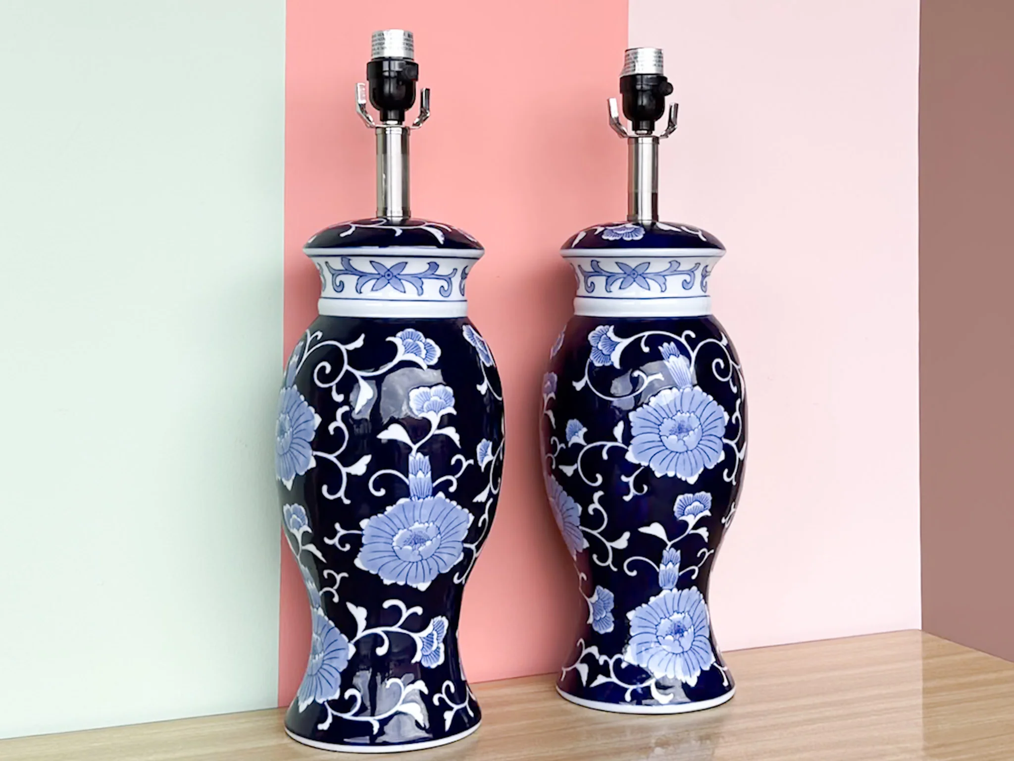 Pair of Blue and White Floral Lamps - Image 2