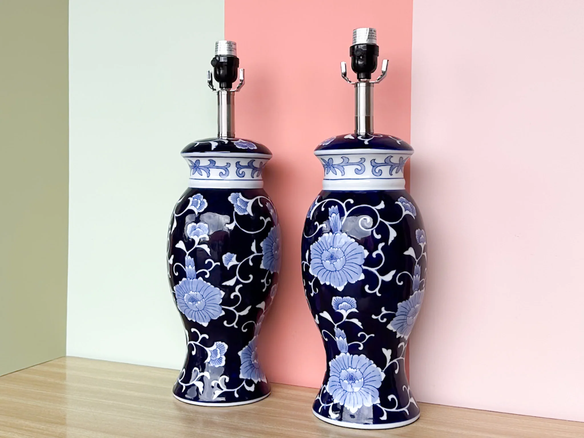 Pair of Blue and White Floral Lamps - Image 3