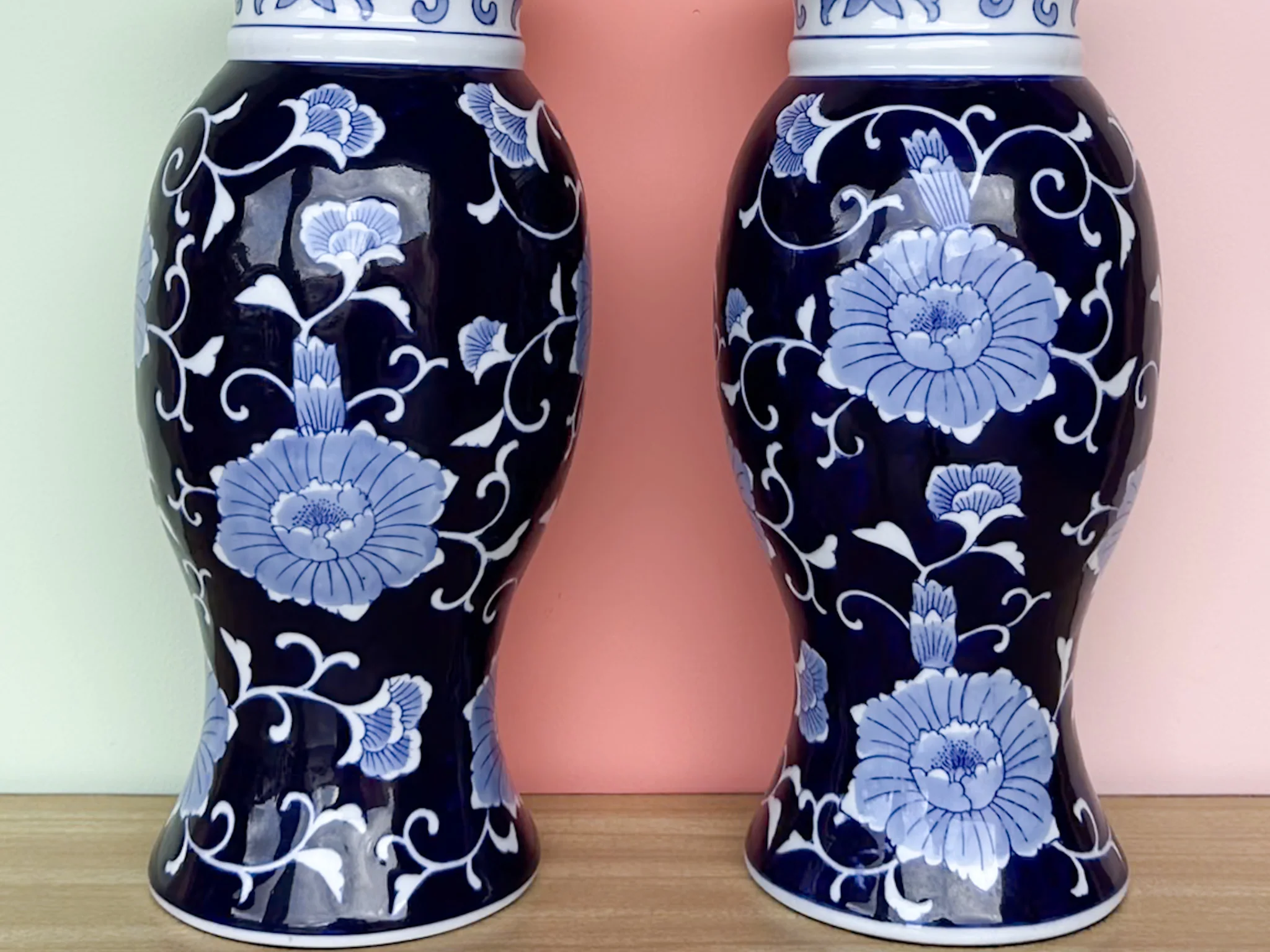 Pair of Blue and White Floral Lamps - Image 5