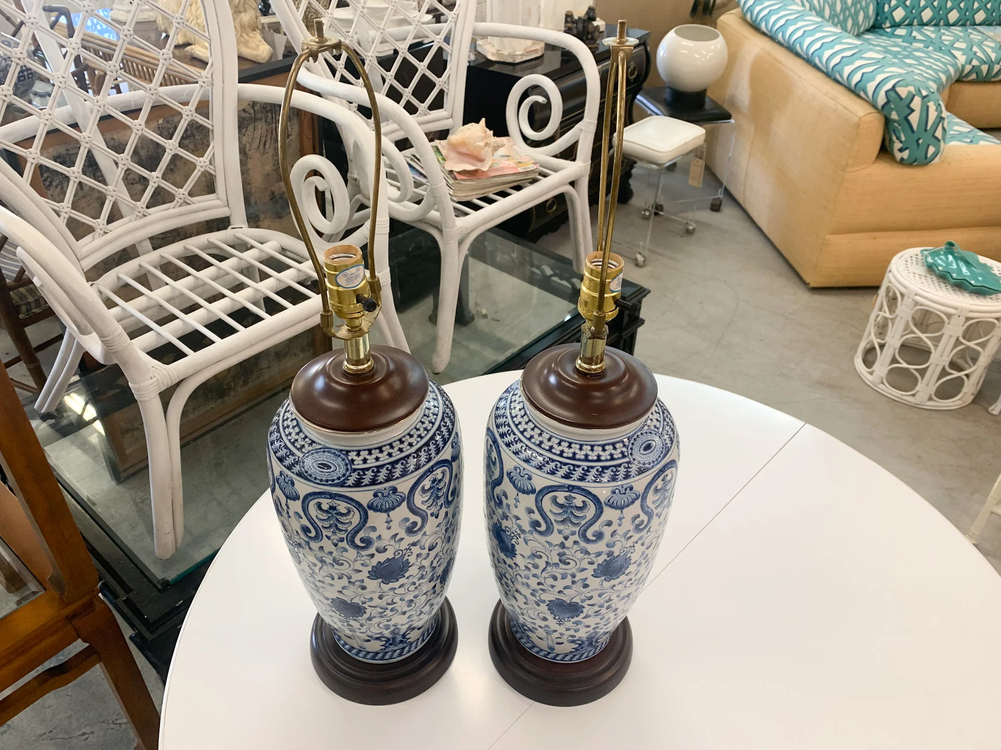 Pair of Blue and White Lamps - Image 3