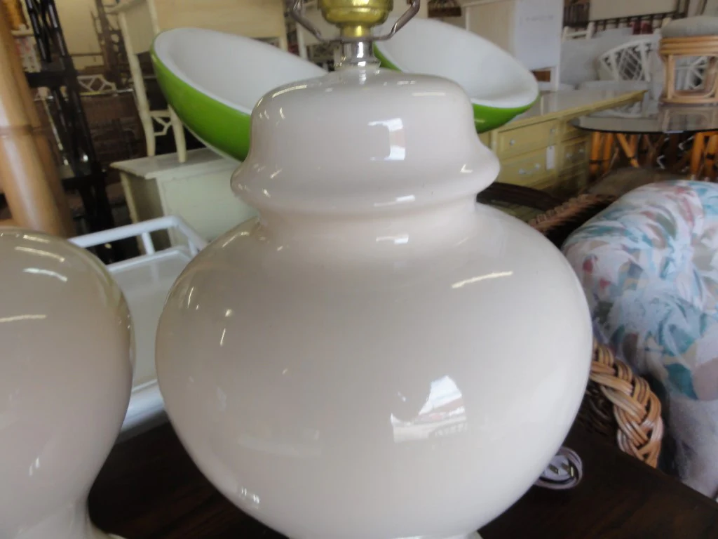 Pair of Creamy White Ginger Jar Lamps - Image 4
