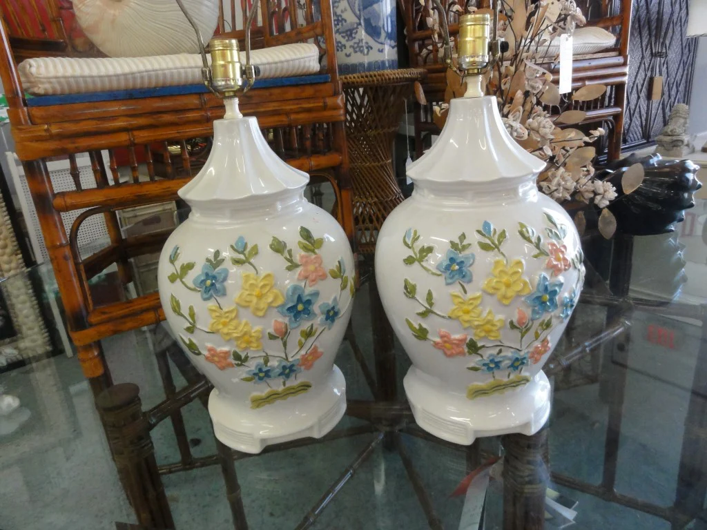 Pair of Flower Pagoda Lamps - Image 2
