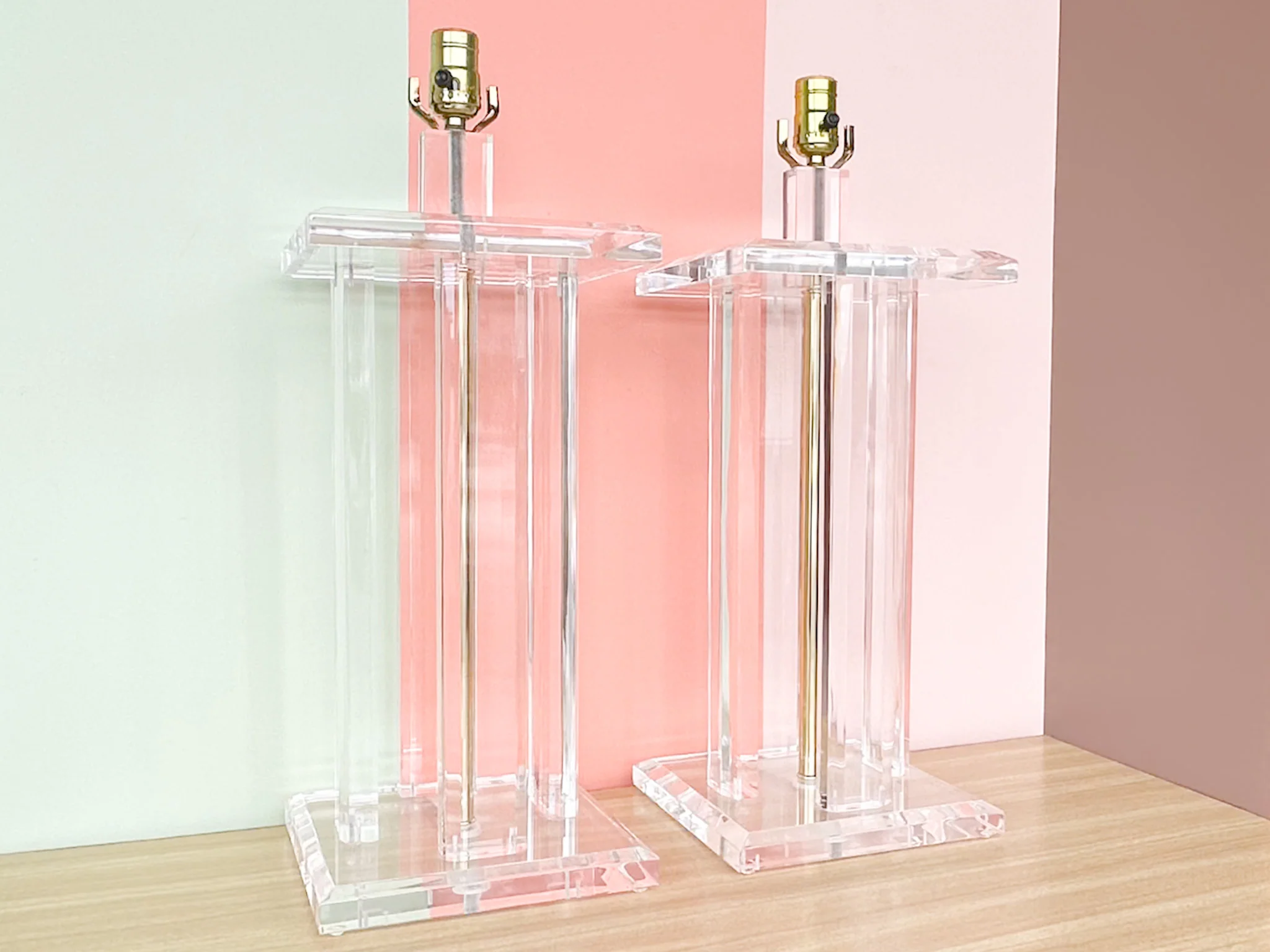 Pair of MCM Lucite Lamps - Image 2