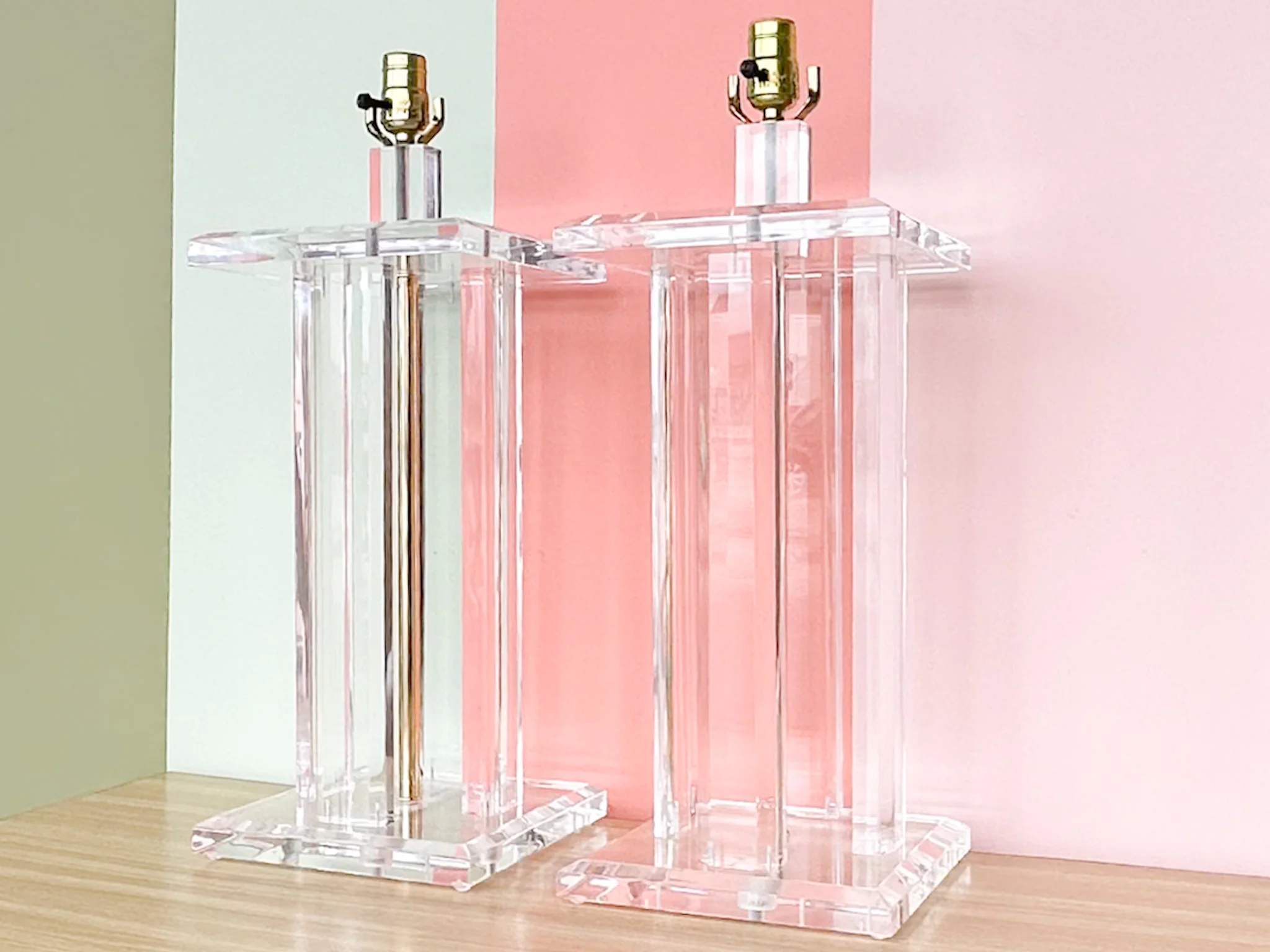 Pair of MCM Lucite Lamps - Image 3