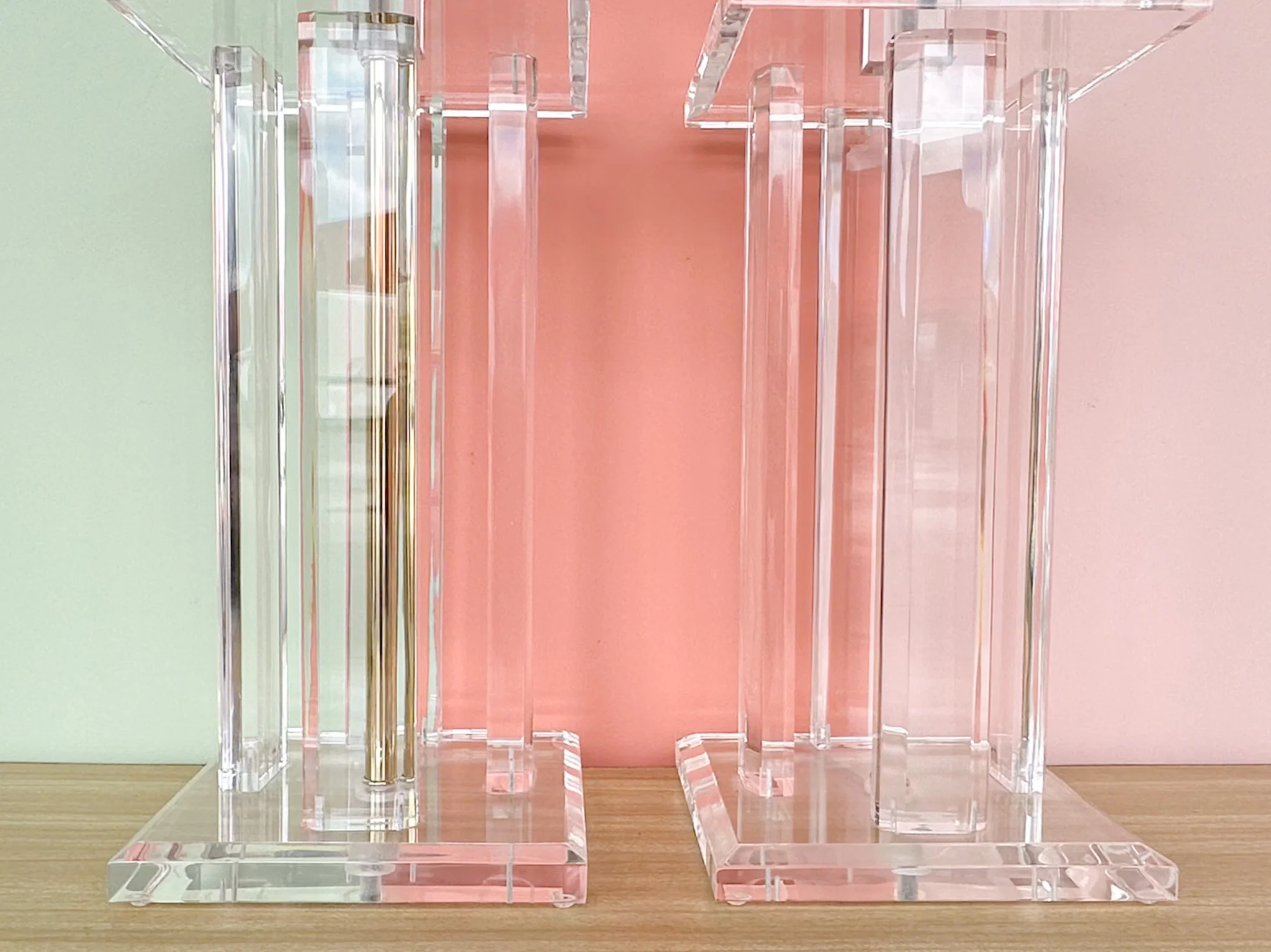 Pair of MCM Lucite Lamps - Image 5