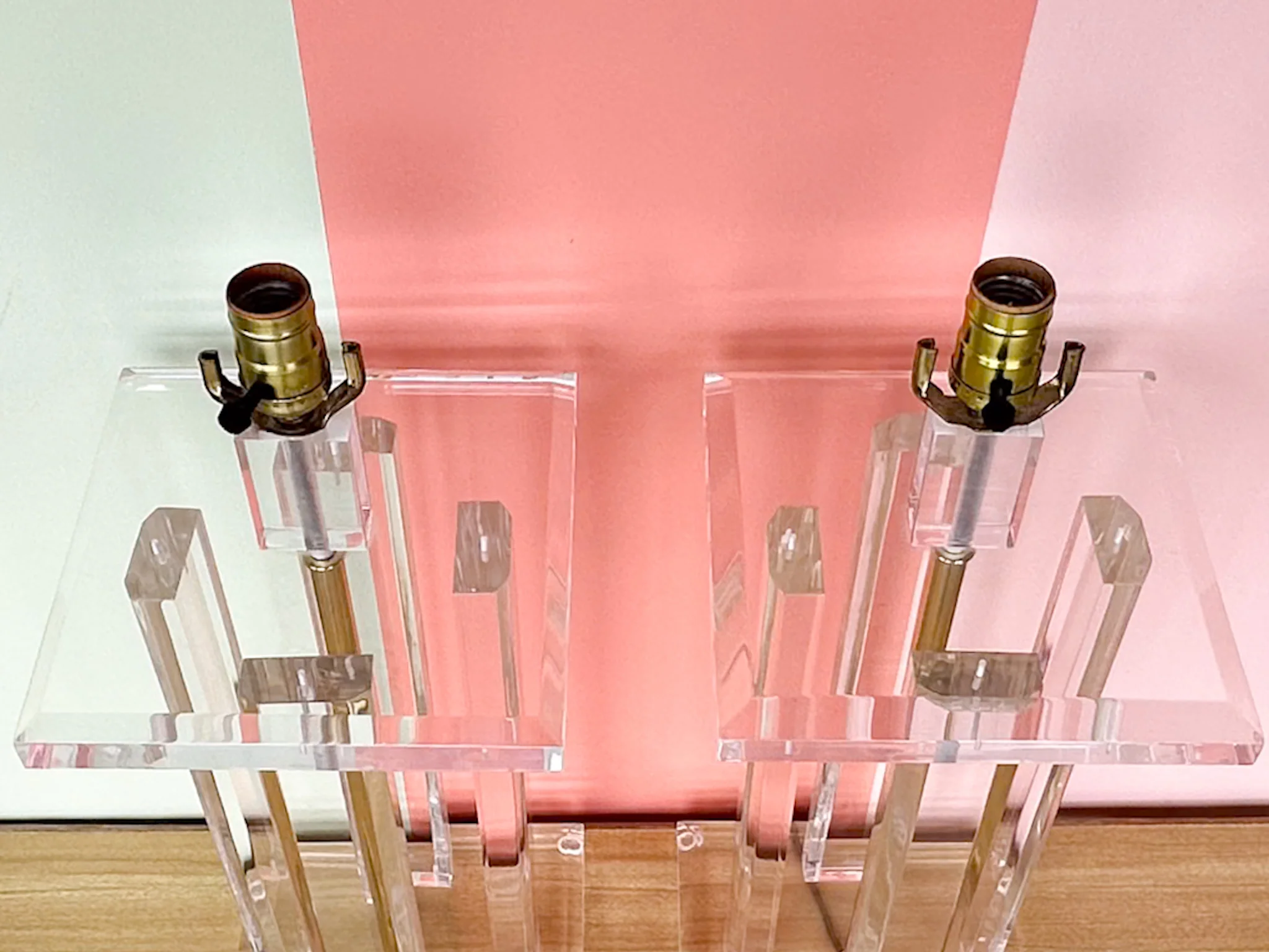 Pair of MCM Lucite Lamps - Image 6
